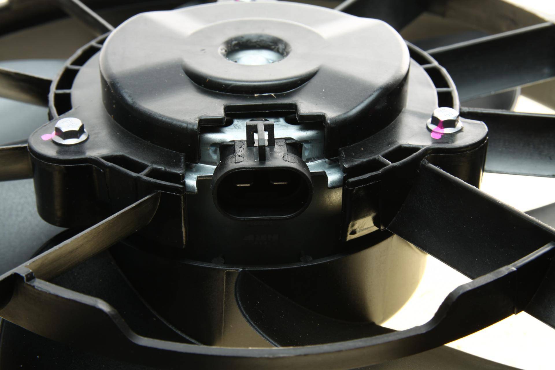 Вентилятор радіатора Ford B-Max 1.4/1.5/1.6TDCi 12-/Fiesta 1.2-1.6/1.4-1.6TDCi 08- (з дифузором)