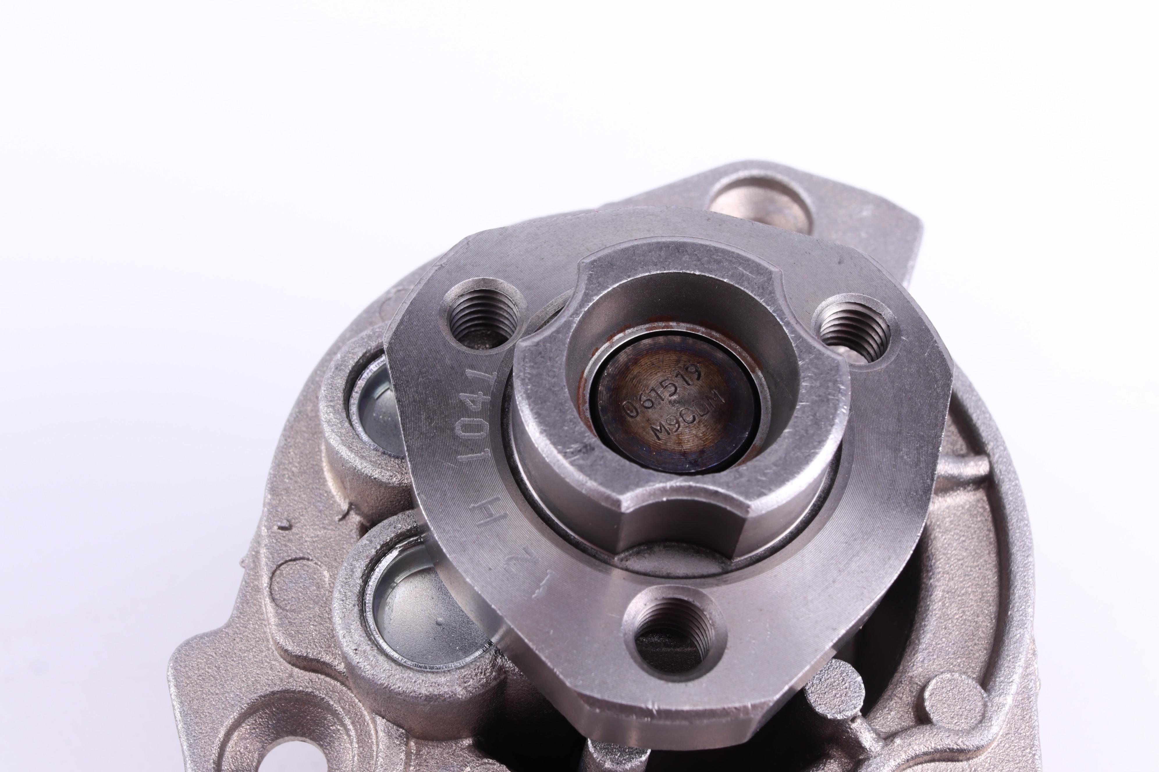 Помпа води Audi A3/Q7/VW Golf/Passat/Touareg/T4/T5/Porsche 2.8 V6/3.0/3.2 V6/3.6FSI 00- (R/B)(7 лоп)