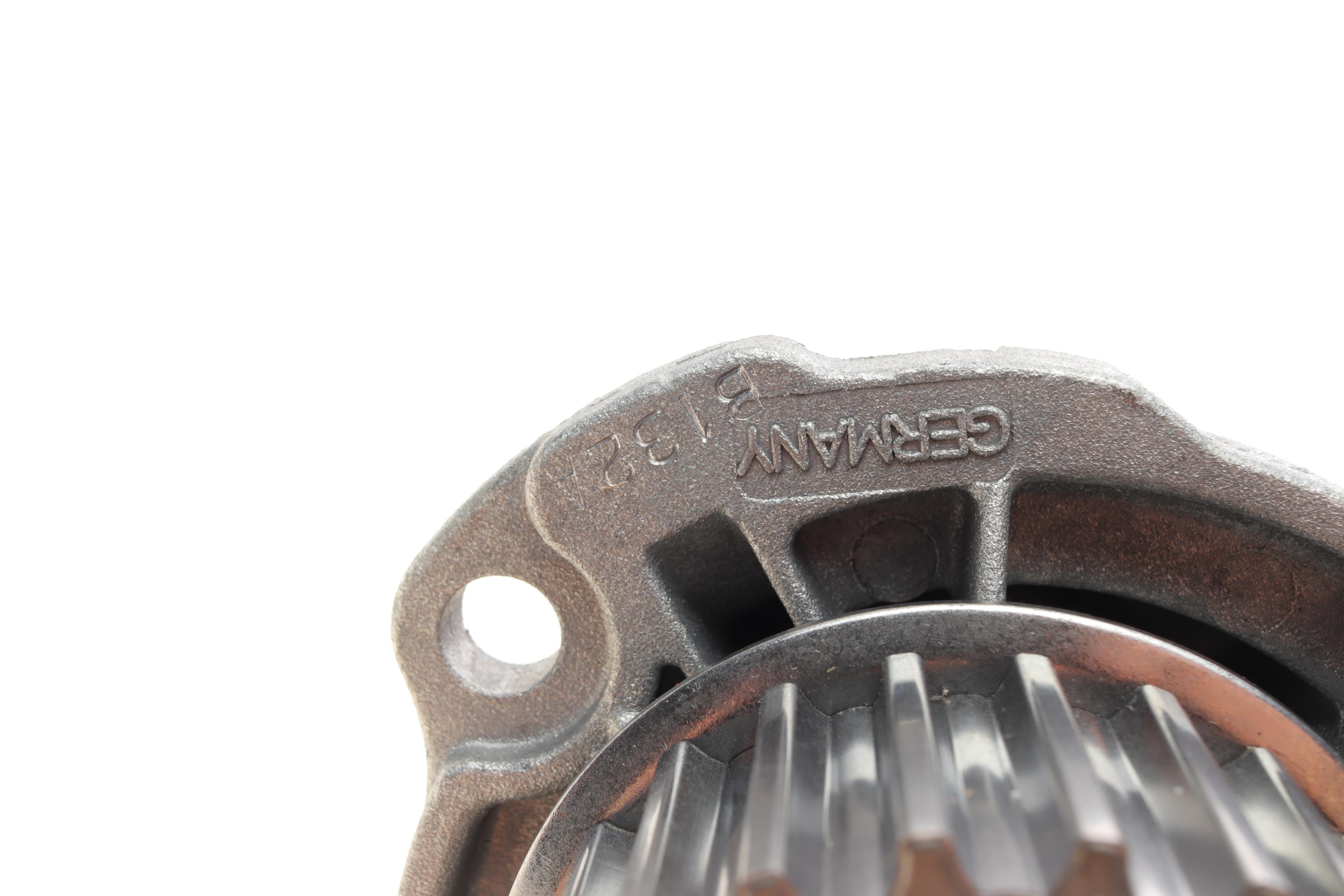 Помпа води VW Golf V/Touran 2.0FSI/Audi 1.6/1.9D 94-