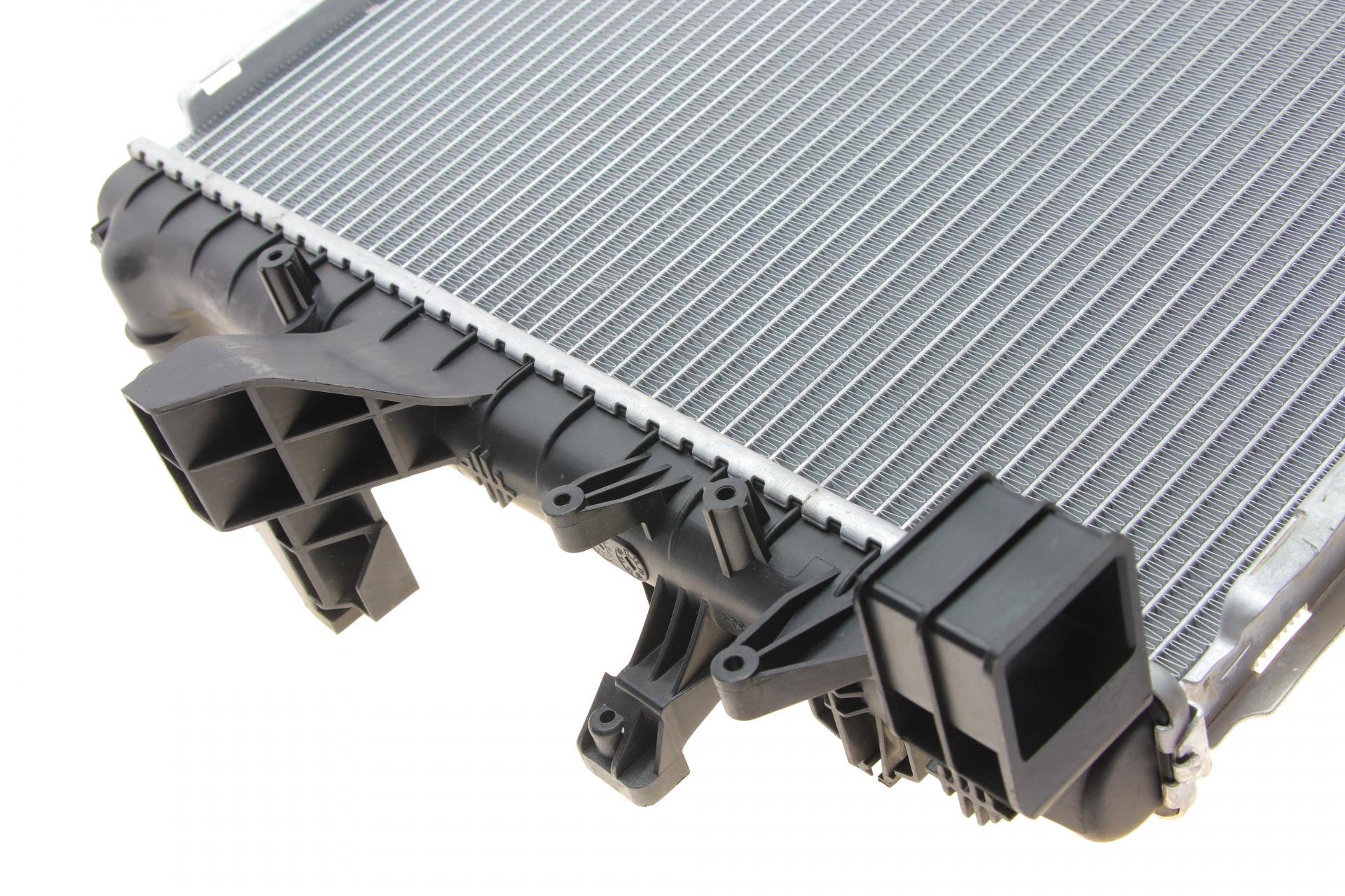 Радіатор охолодження VW Multivan V/T5 2.0TSI/TDI/BiTDI 03-