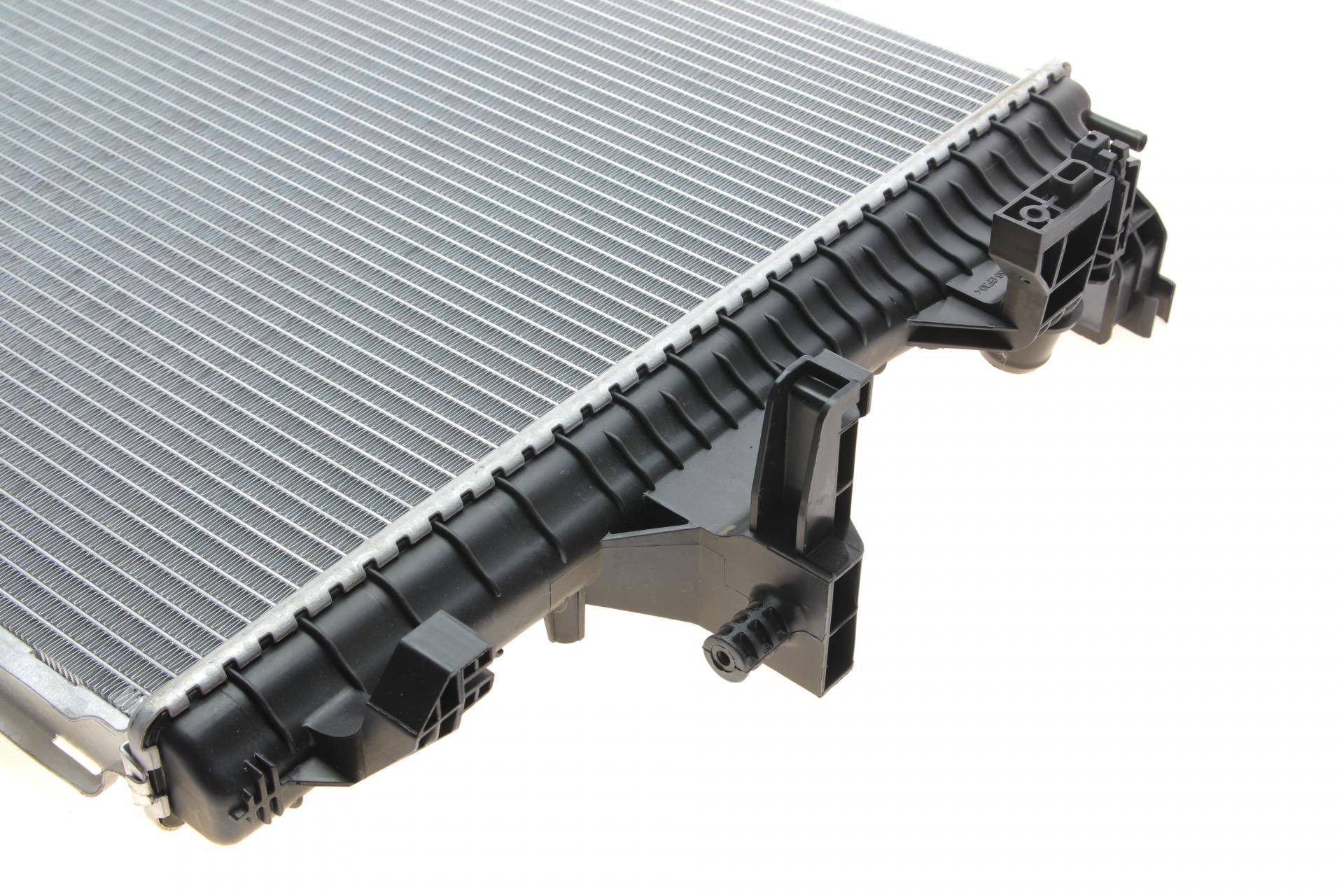 Радіатор охолодження VW Multivan V/T5 2.0TSI/TDI/BiTDI 03-