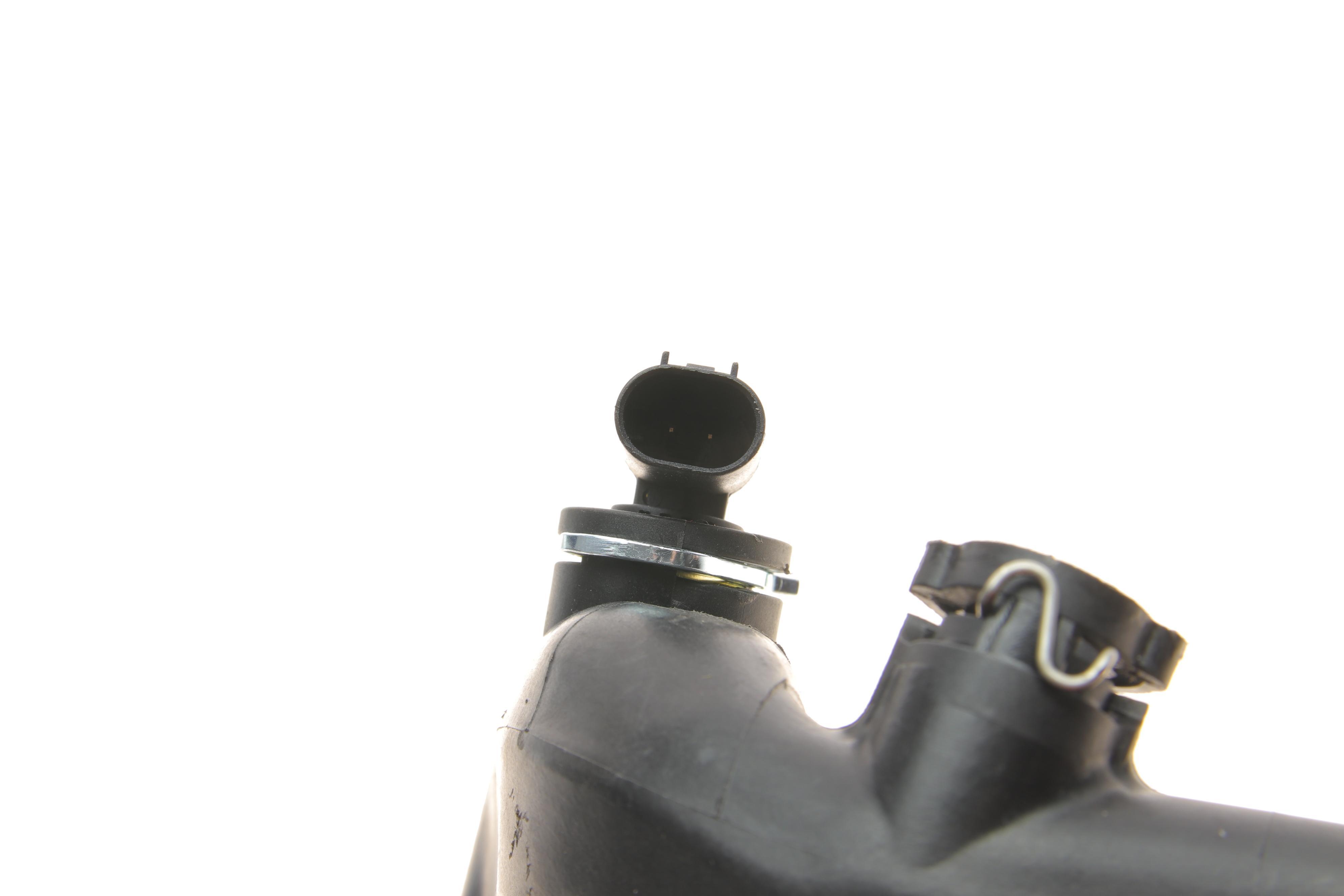 Патрубок системи охолодження MB C-class (W203/W204)/E-class (W211/W212) 02-15/Sprinter (W906) 08-