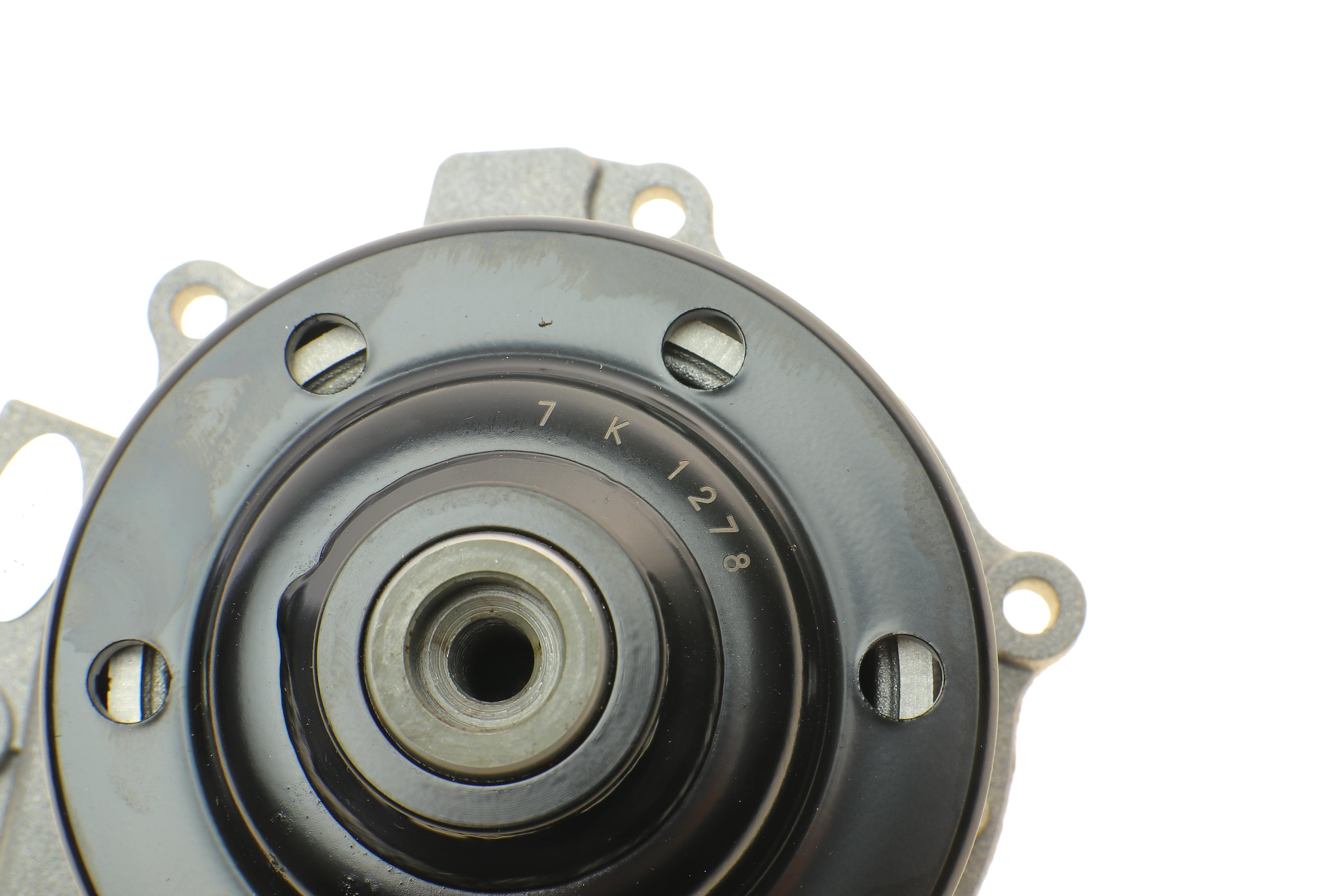 Помпа води MB Vito/Viano (W639) 2.0-2.2 CDI OM651 10- (B/B) (9 лоп)