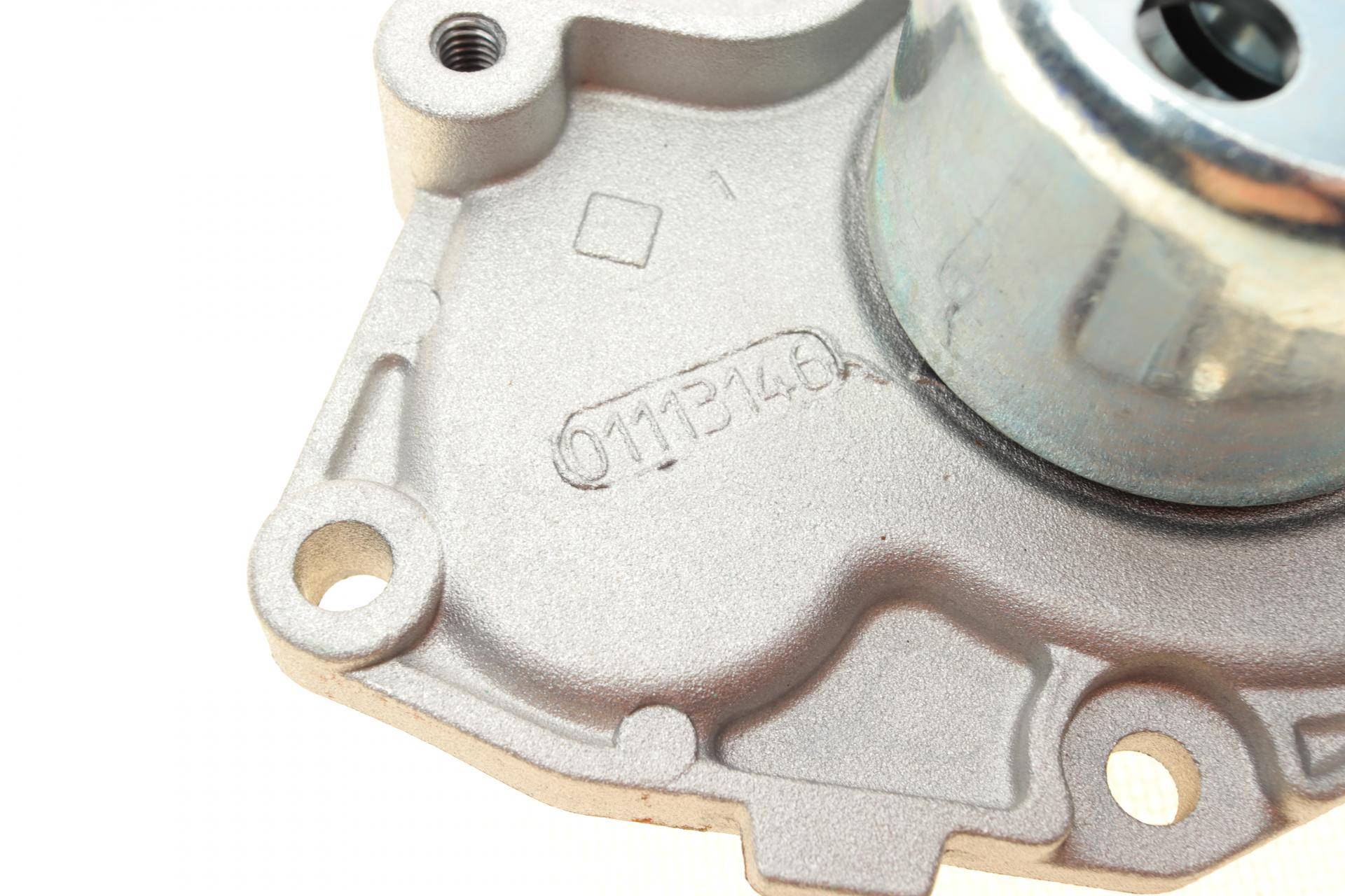 Помпа води Renault Trafic/Megane/Laguna/Opel Vivaro/Movano 1.9dCi/2.0 00-