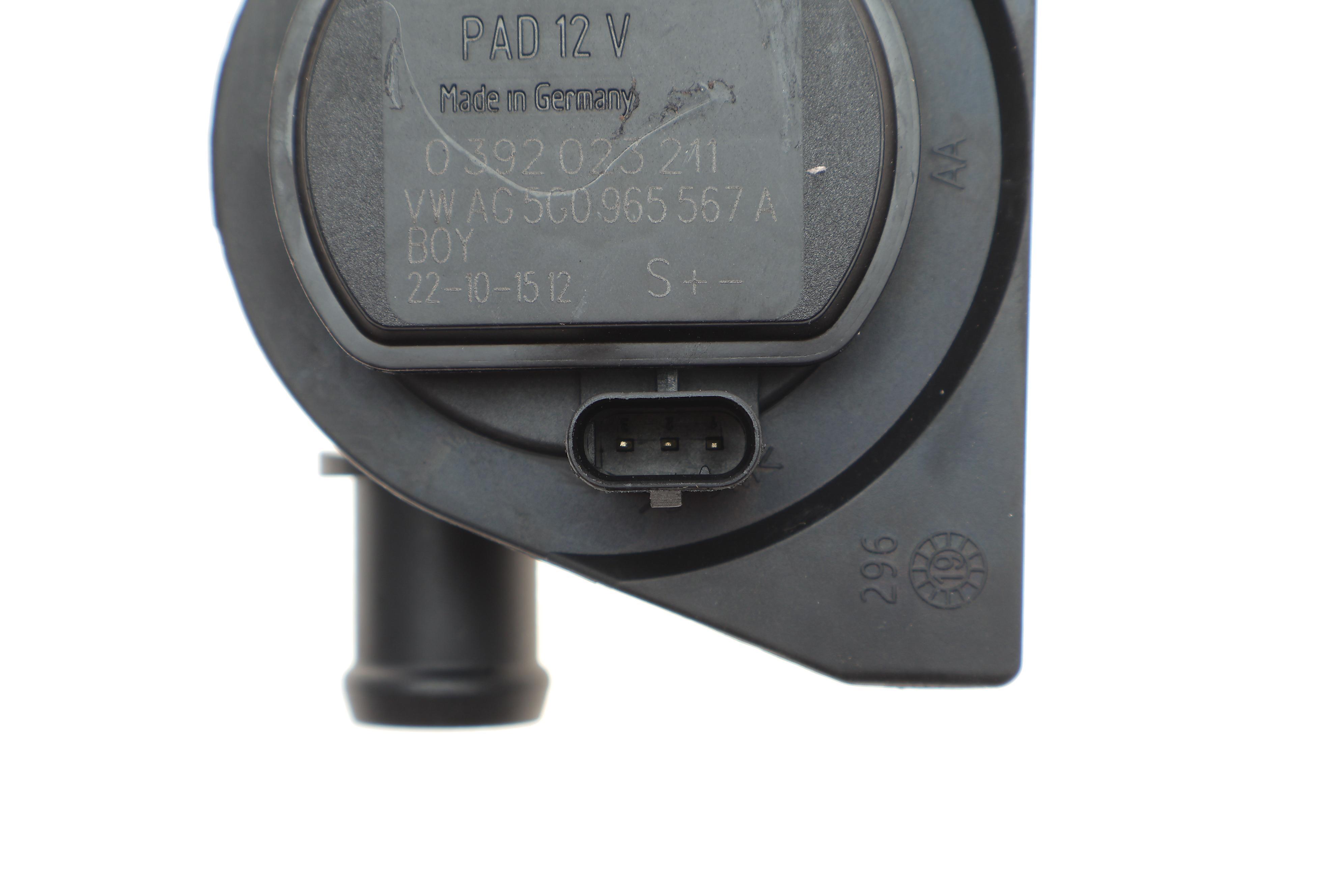 Насос системи охолодження (додатковий) Audi A3 1.4 TSI/VW Caddy III 2.0 TDI 12-