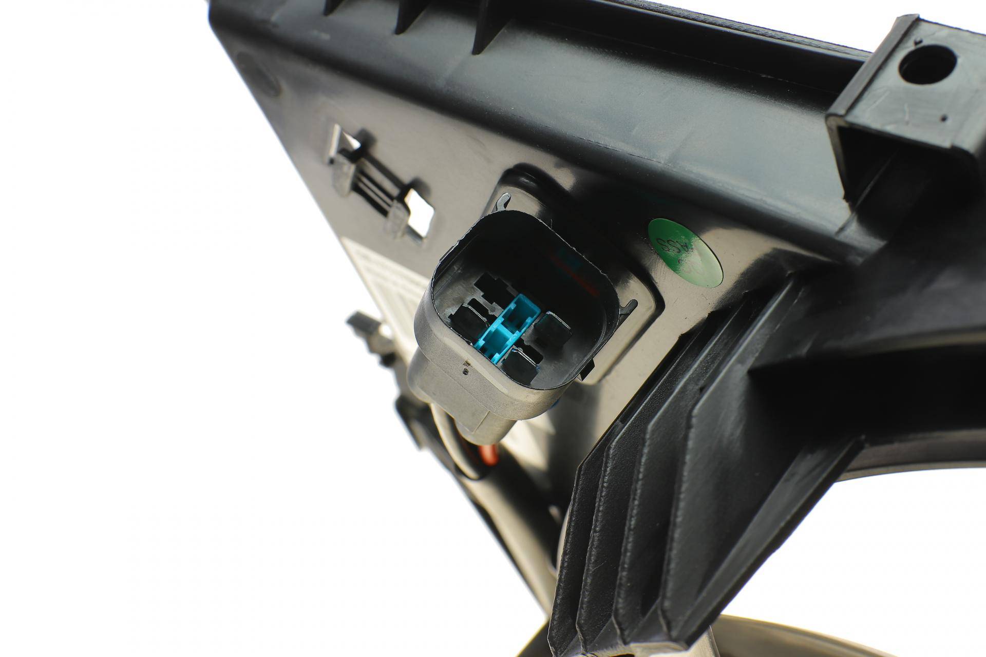 Вентилятор радіатора BMW 1 (E81/E87)/3 (E90-E93) 1.6-3.0i 06-12 (з дифузором) (N45/N46/N53/N52)