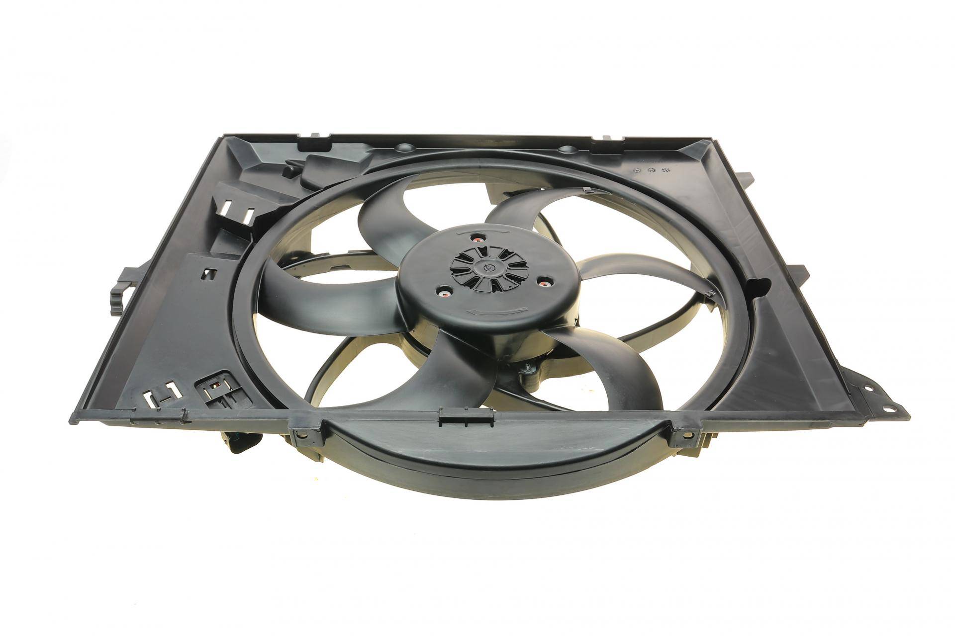 Вентилятор радіатора BMW 1 (E81/E87)/3 (E90-E93) 1.6-3.0i 06-12 (з дифузором) (N45/N46/N53/N52)