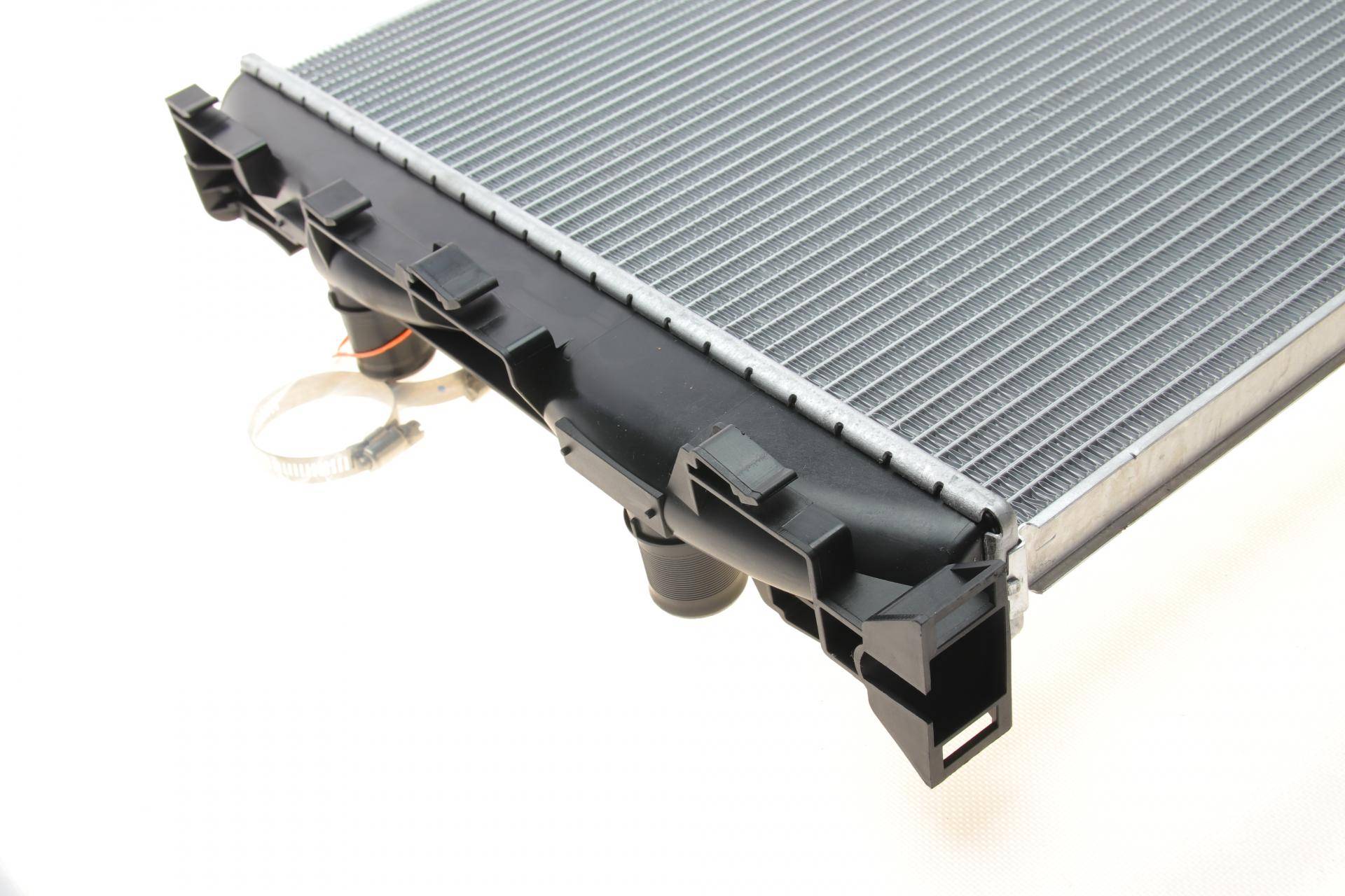 Радіатор охолодження Renault Megane II/Scenic II 1.5D-2.0 02-