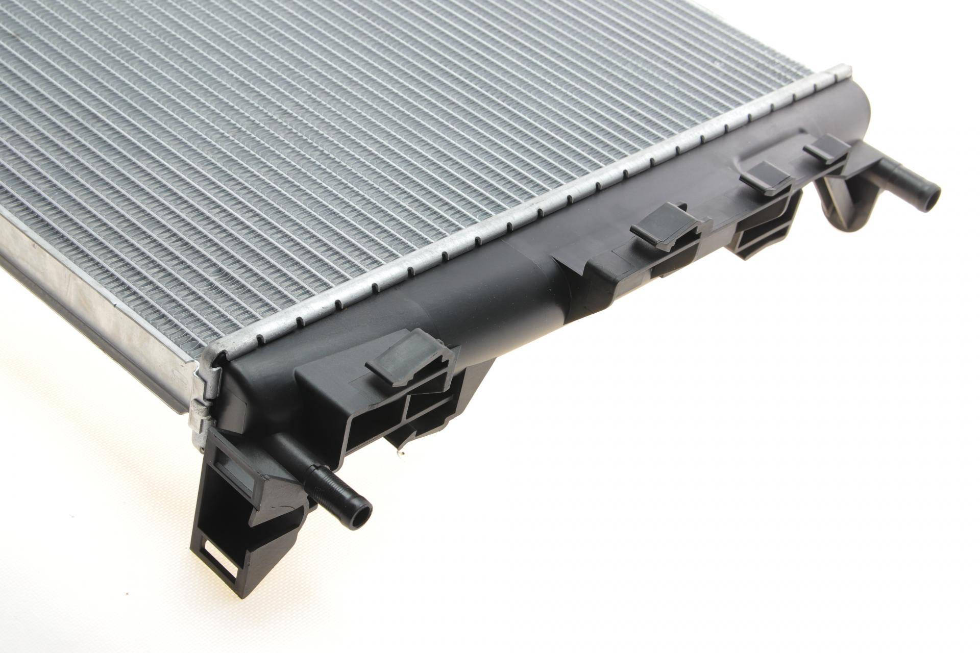 Радіатор охолодження Renault Megane II/Scenic II 1.5D-2.0 02-