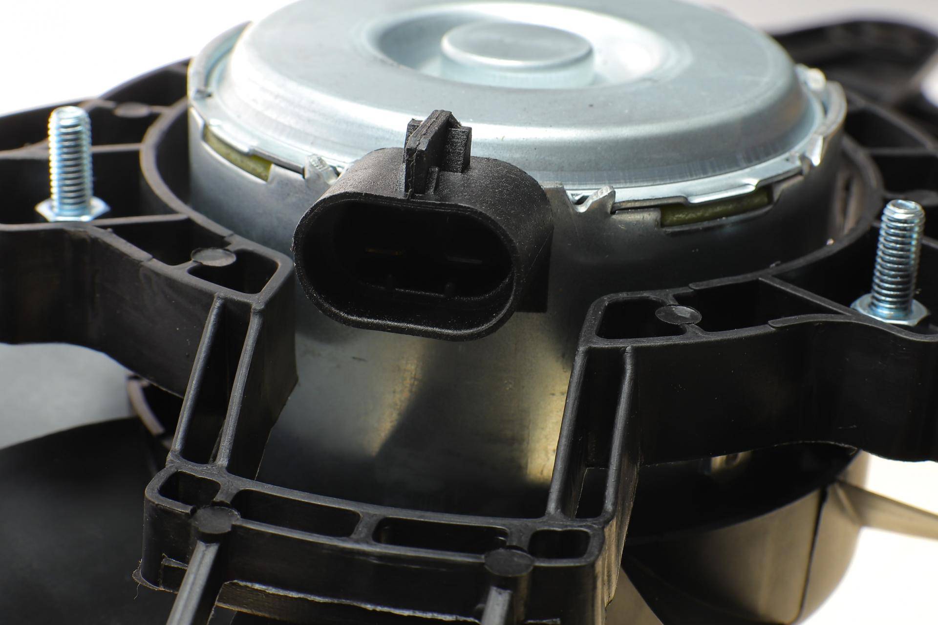 Вентилятор радіатора Fiat Doblo 1.3/1.9D 01- (з дифузором)