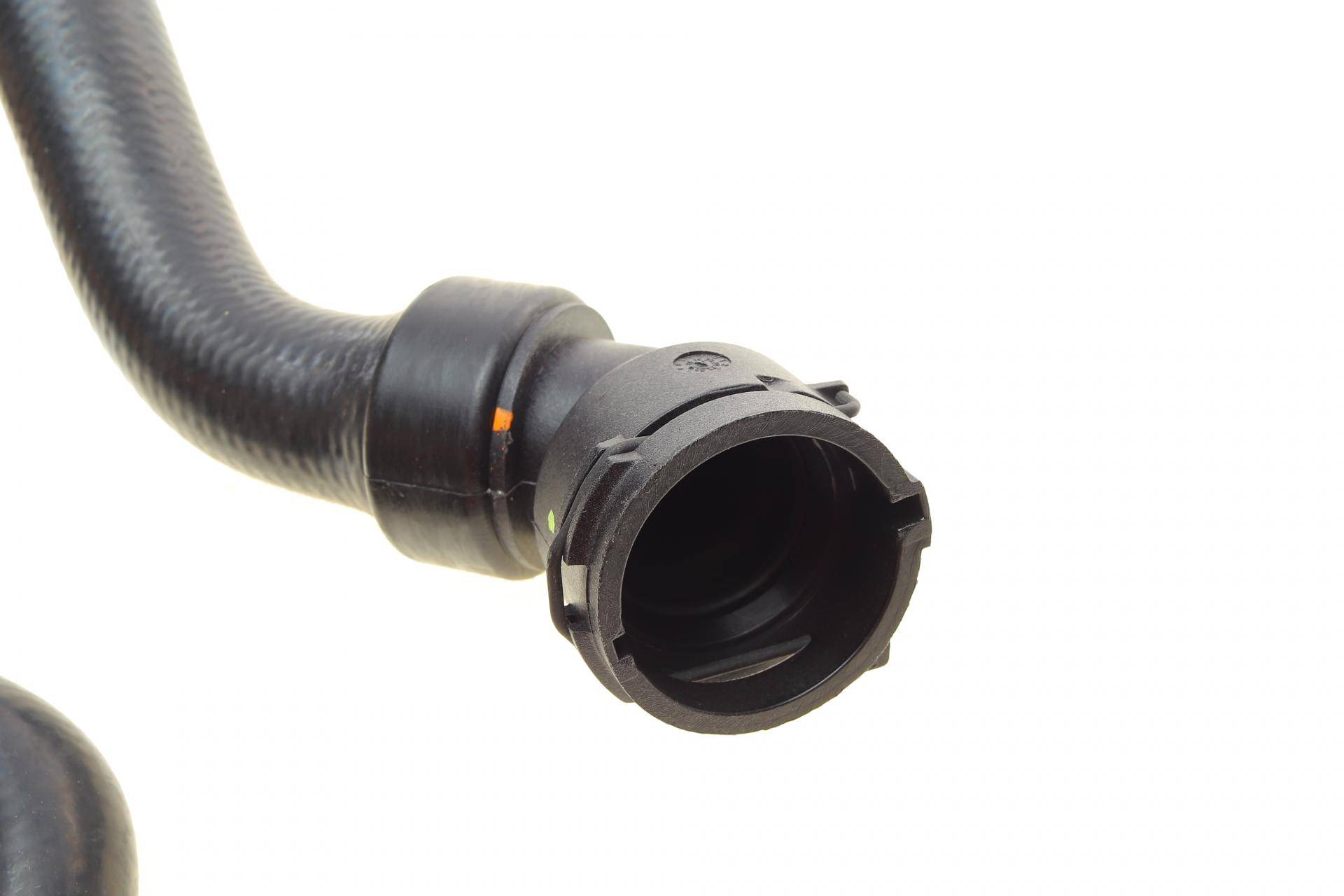 Патрубок радіатора (нижній) Audi A4/A6/VW Passat 1.6-2.0 TDI 94-08