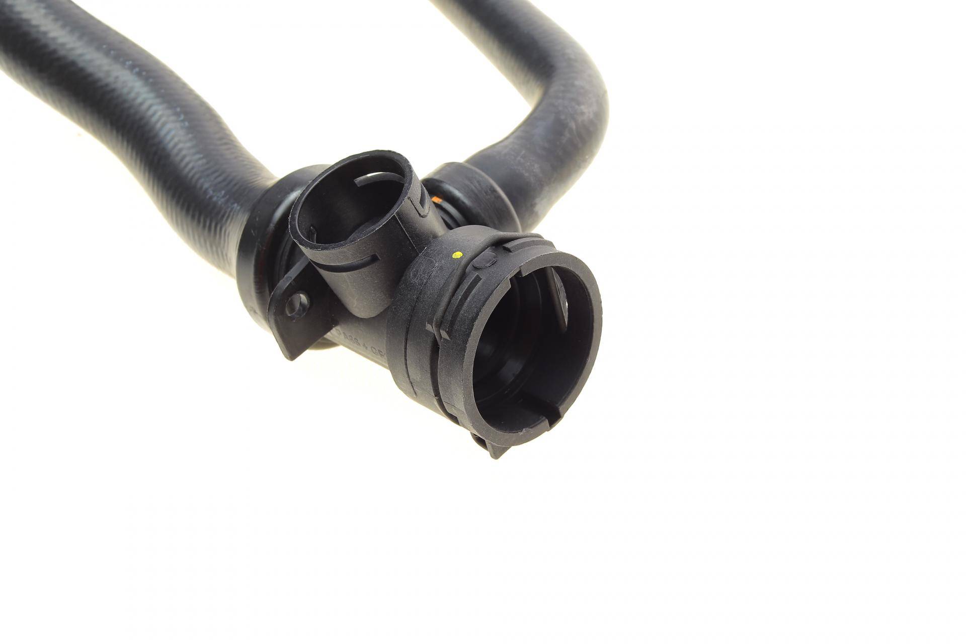 Патрубок радіатора (нижній) Audi A4/A6/VW Passat 1.6-2.0 TDI 94-08