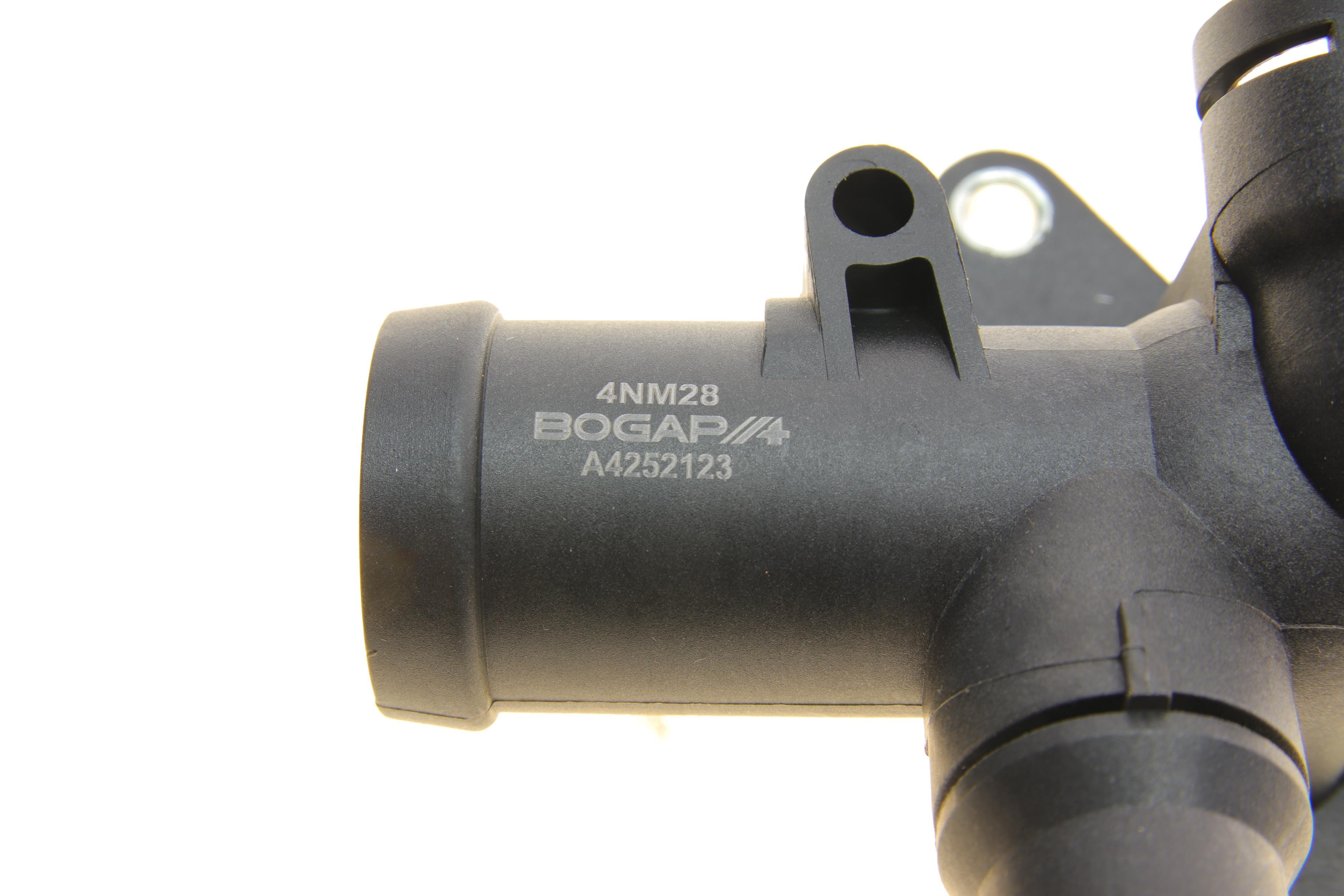 Фланець системи охолодження Audi A4 1.8 00-04