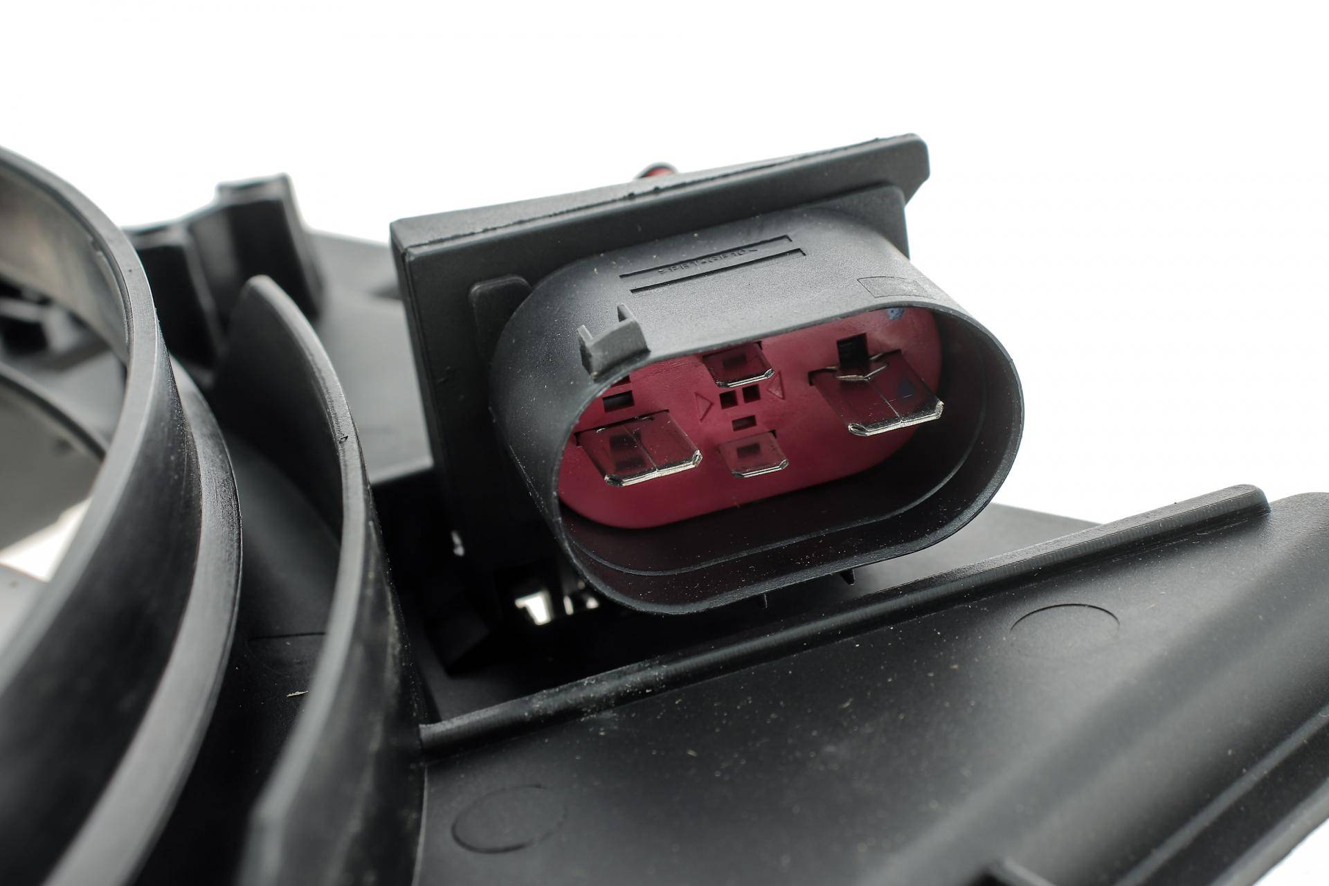 Вентилятори радіатора (електричні) VW Caddy 04-11 (дифузором)