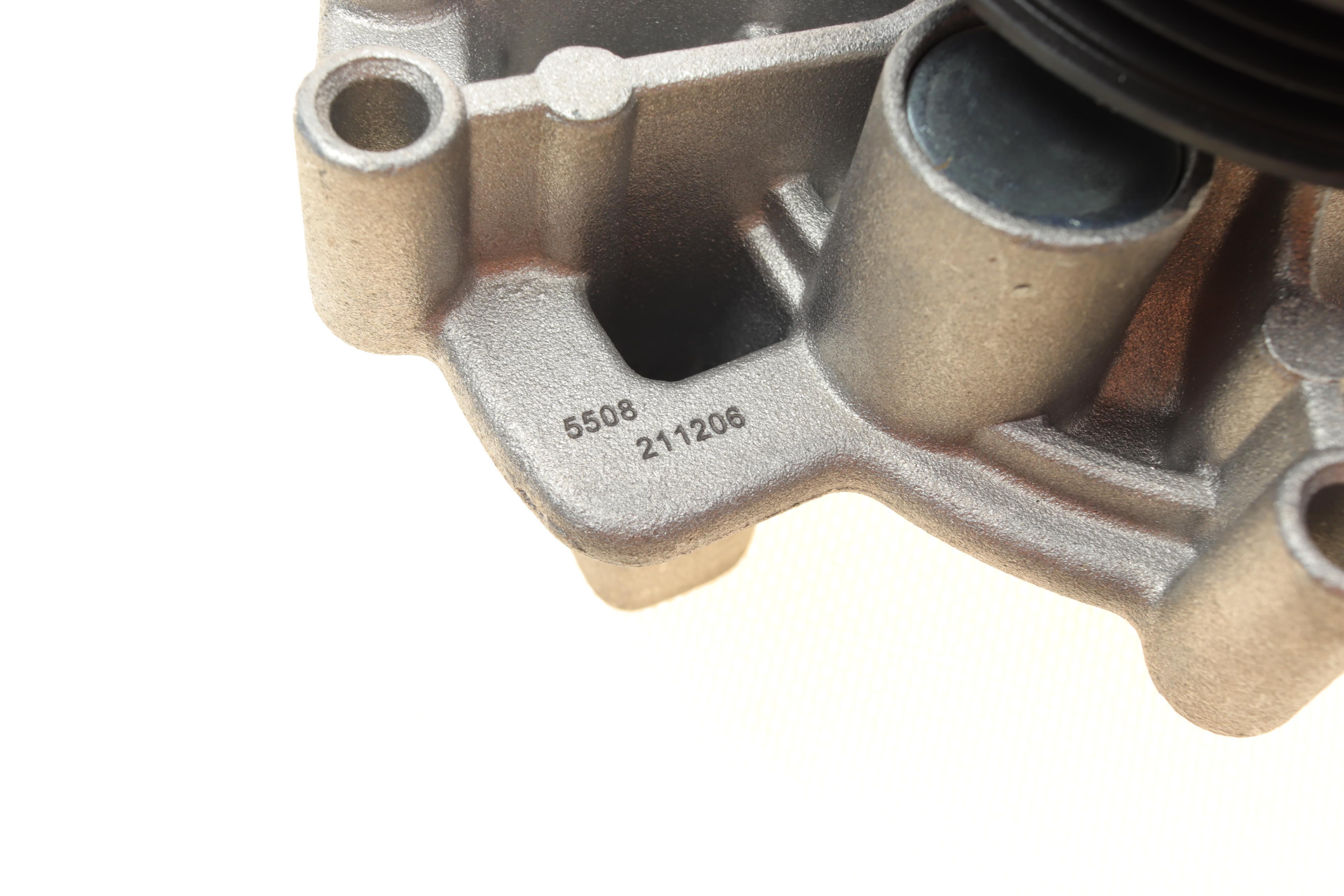 Помпа води Citroen Jumper/Peugeot Boxer 2.5D/TD/TDI/4x4 96-02 (B/B) (8 лоп)