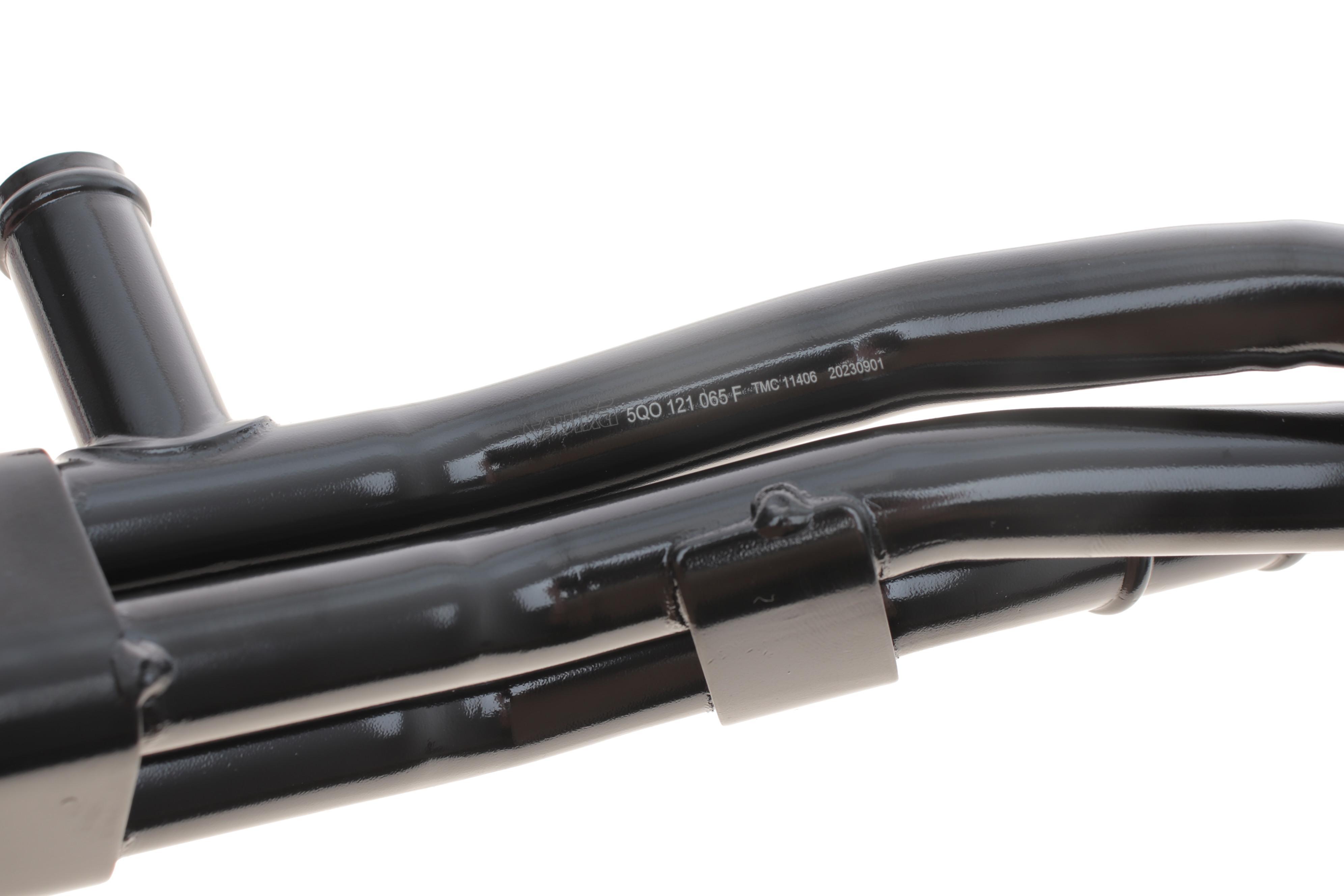 Патрубок системи охолодження Audi A3/VW Golf VII/Passat 1.4 TSI 12-