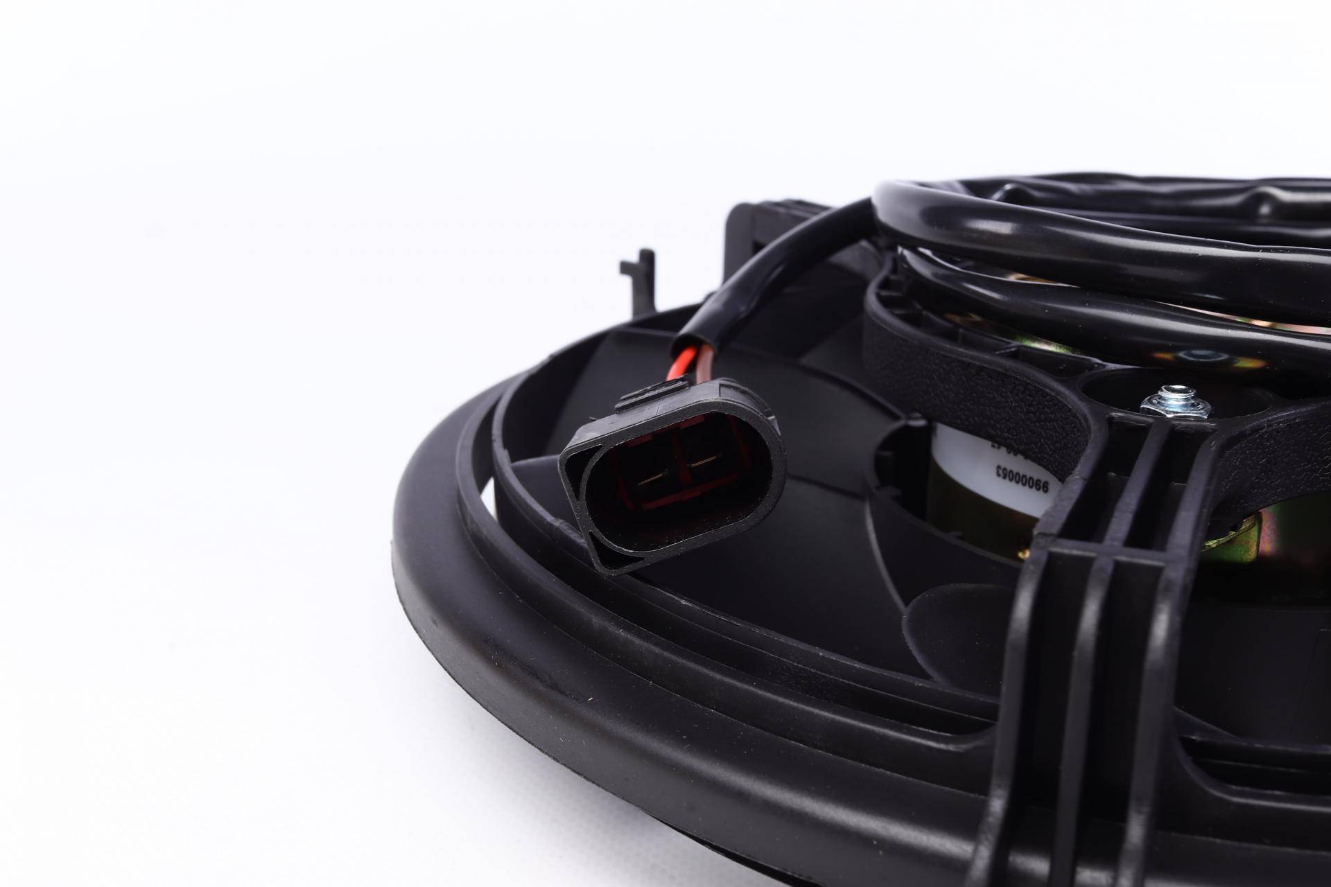 Вентилятор охолодження двигуна Audi A6/VW Passat 1.6-3.0 97-05