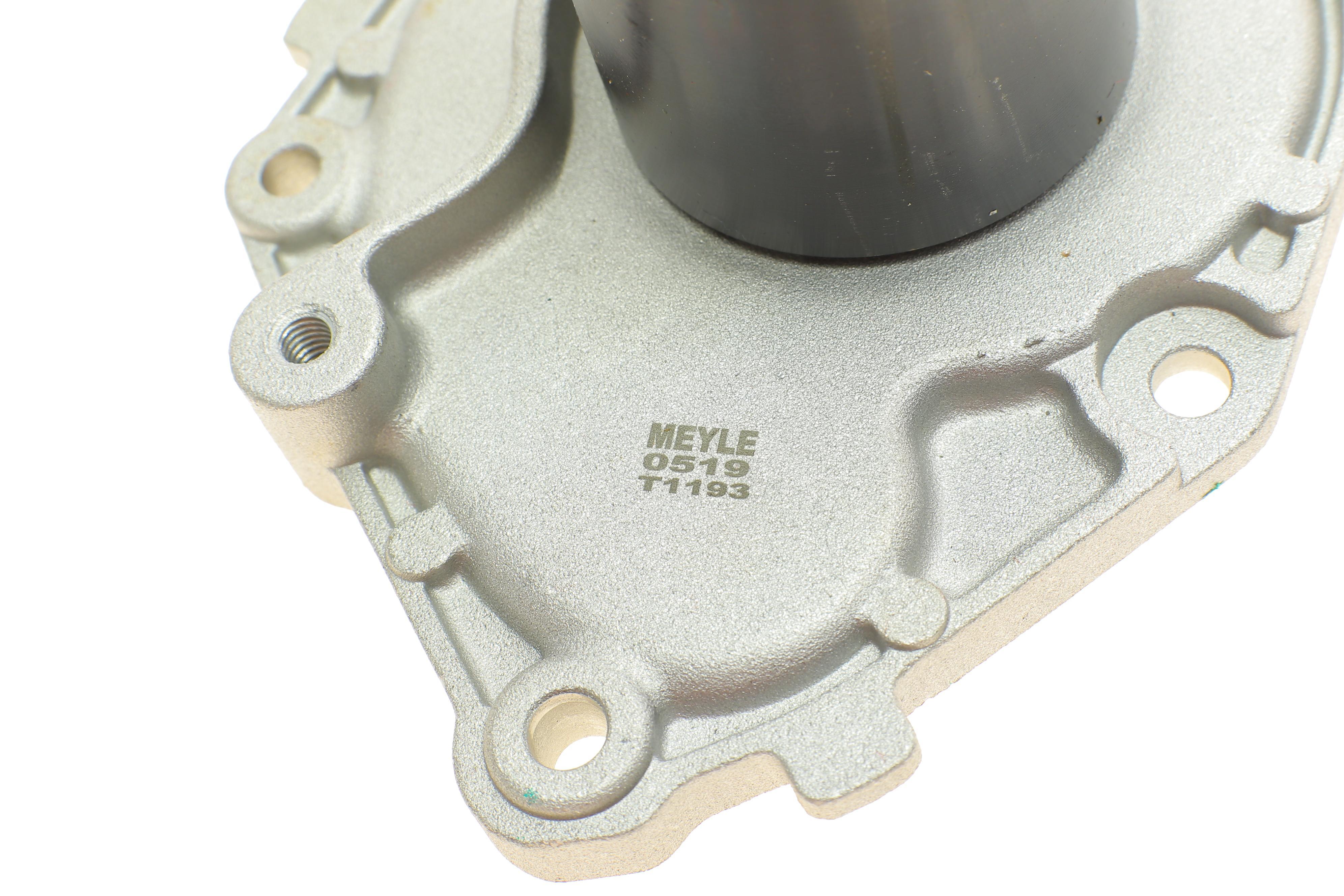 Помпа води Renault Megane/Laguna/Scenic/Nissan 1.9dCi/Suzuki Grand Vitara 1.9DDiS 02-