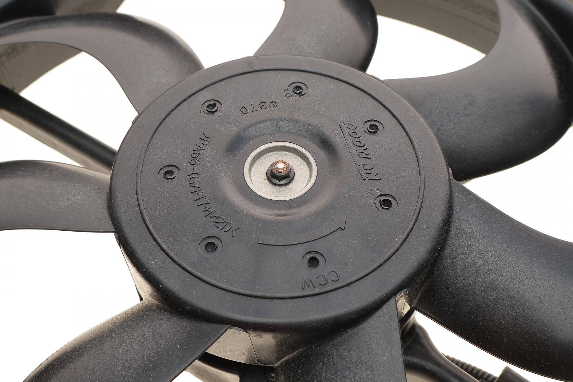 Вентилятор охолодження двигуна Kia Rio 1.4/1.6 CVVT 05-11