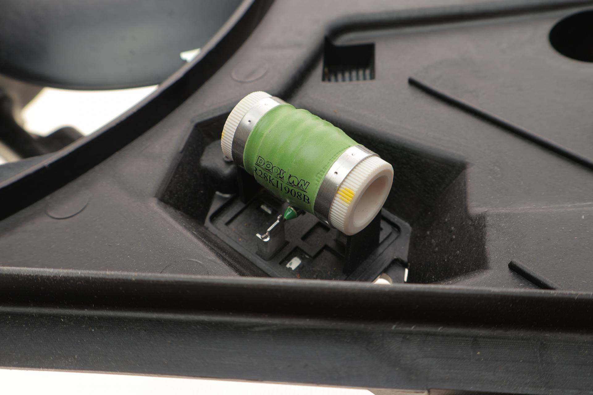 Вентилятор охолодження двигуна Kia Rio 1.4/1.6 CVVT 05-11