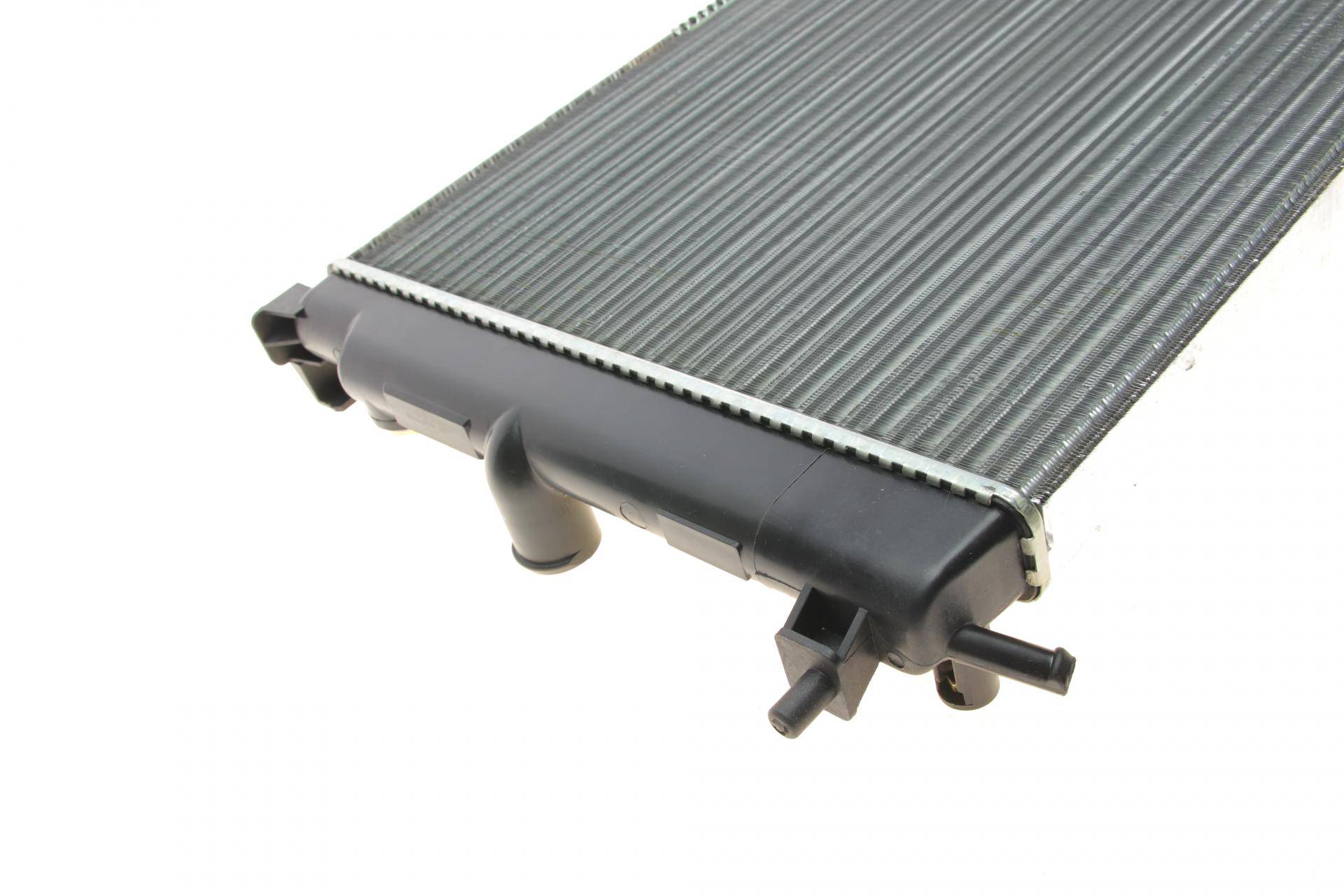 Радіатор охолодження Opel Vectra A 1.6-2.0 88-95