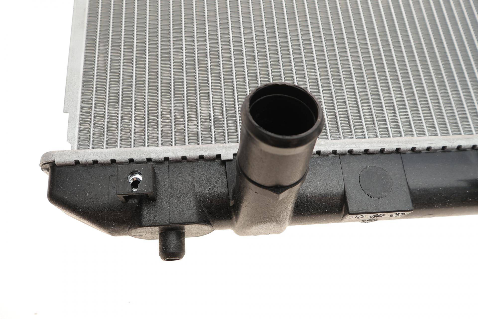 Радіатор охолодження Suzuki Swift 1.3-1.6 05-