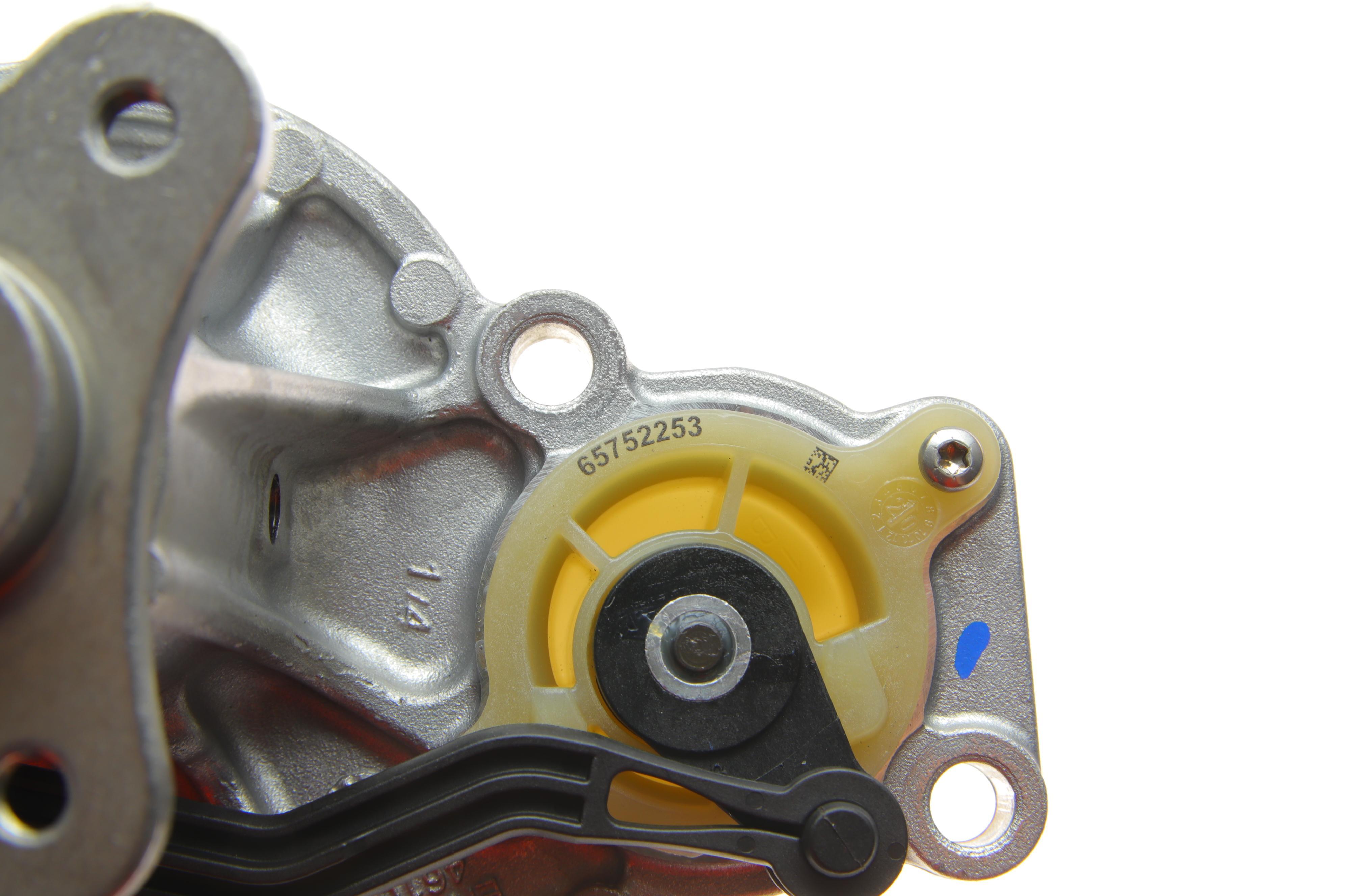 Помпа води BMW 5 (G30) B47 16-