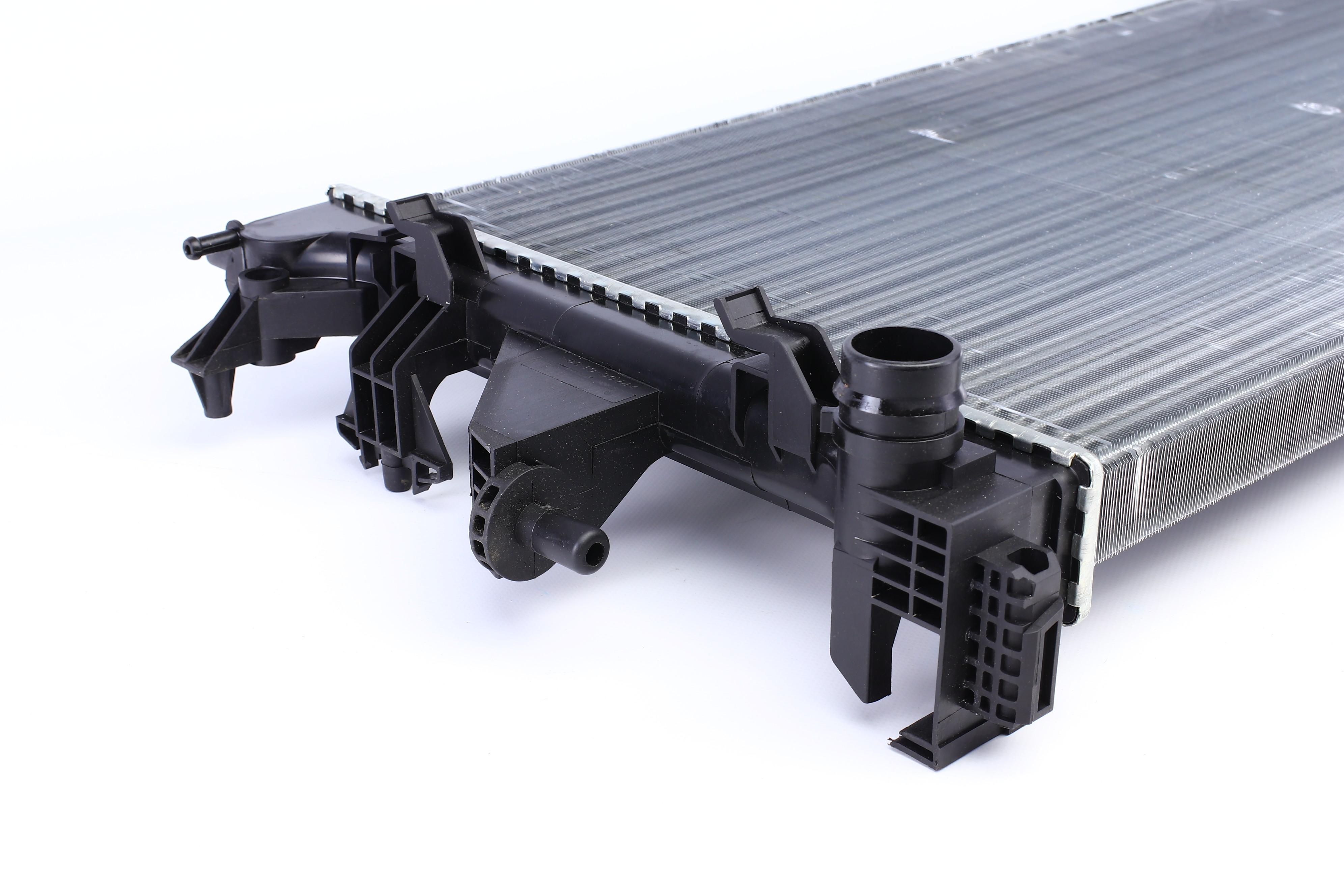 Радіатор охолодження Citroen Jumper/Fiat Ducato/Peugeot Boxer 2.2 HDI 06- (-AC) з гвинтом спуску вод