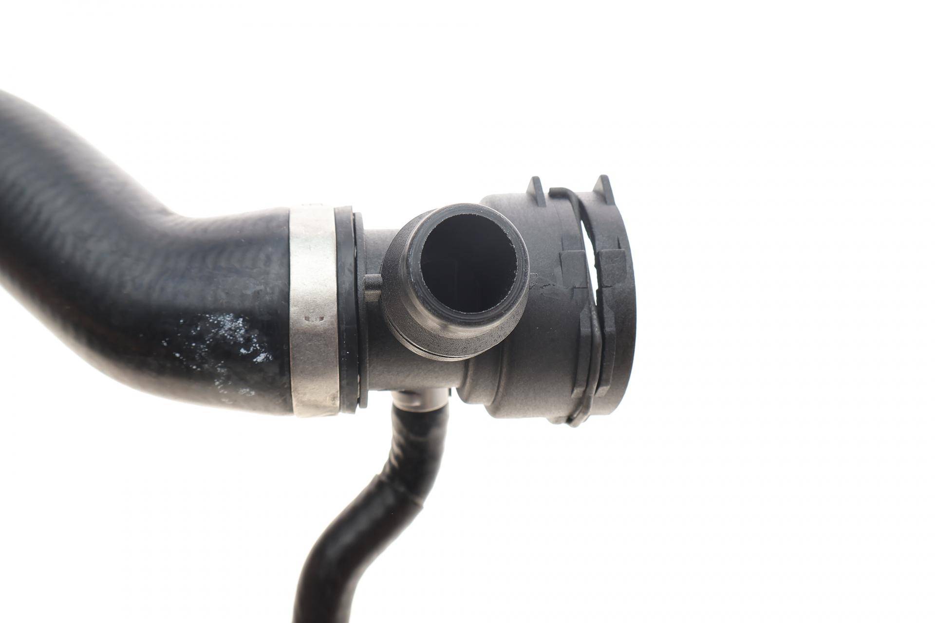 Патрубок системи охолодження BMW 5 (F10/F11/F07) 2.0D 10-17