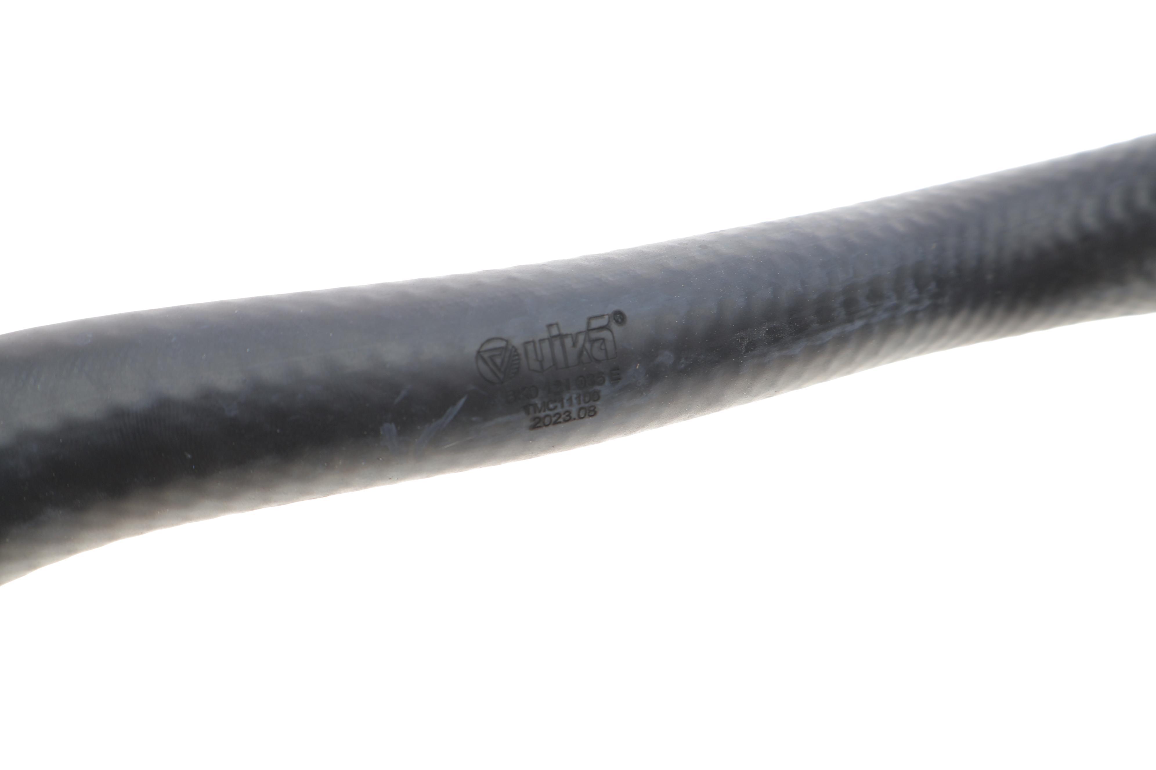 Патрубок радіатора Audi A4/A5 08-17