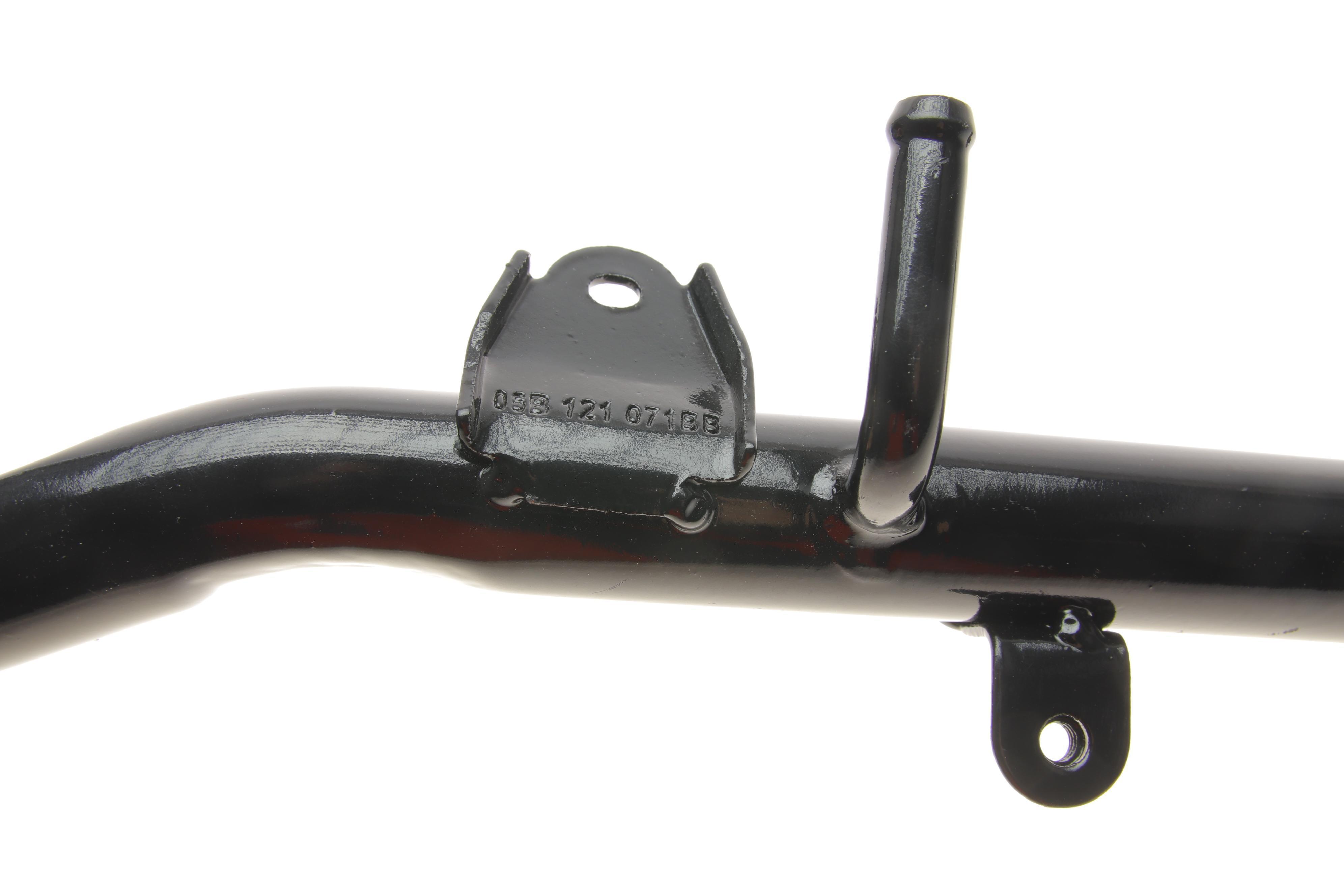 Патрубок системи охолодження VW Passat 1.6 00-05