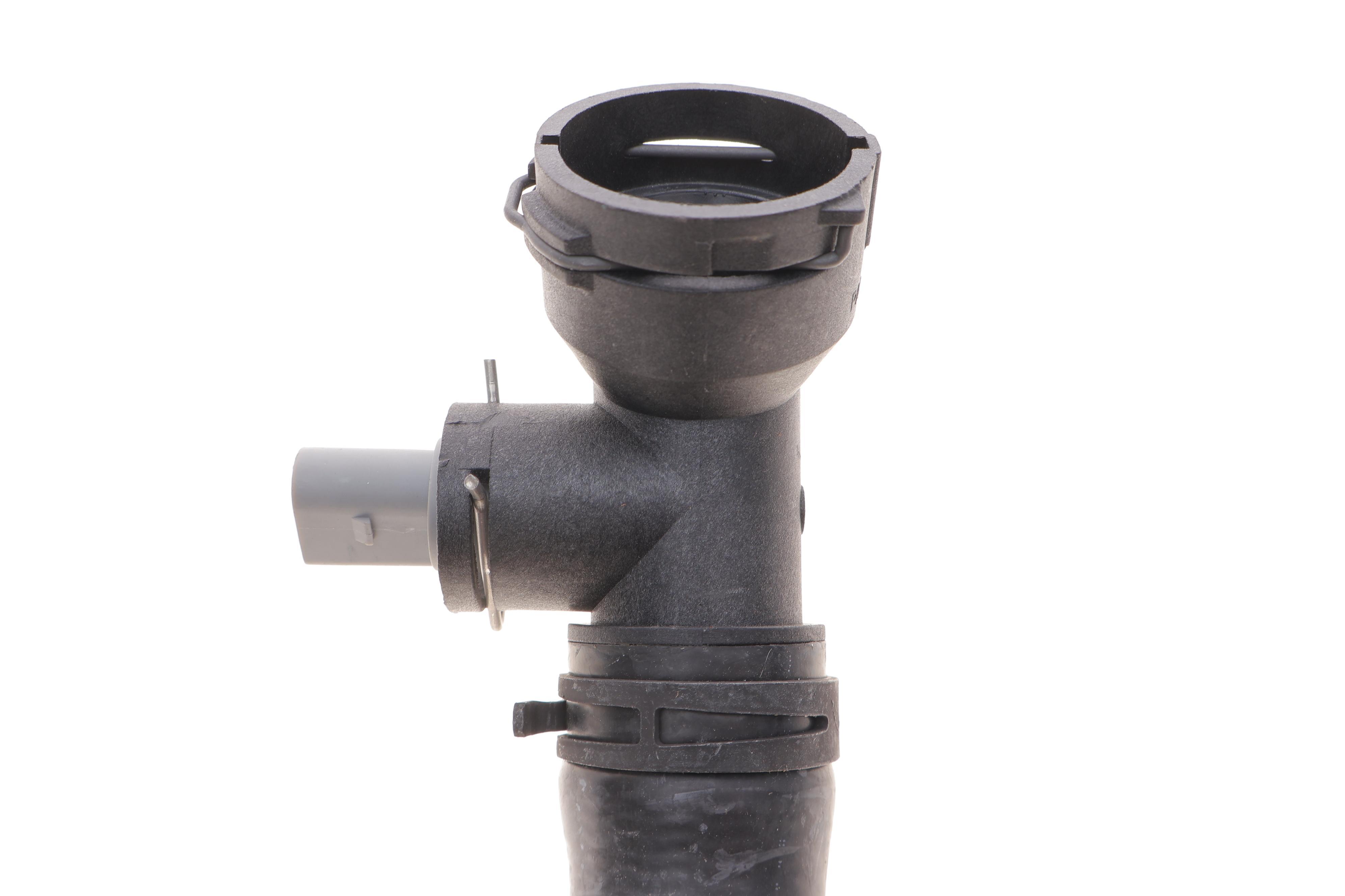 Патрубок радіатора VW Passat 1.8/2.0 TSI 10-14