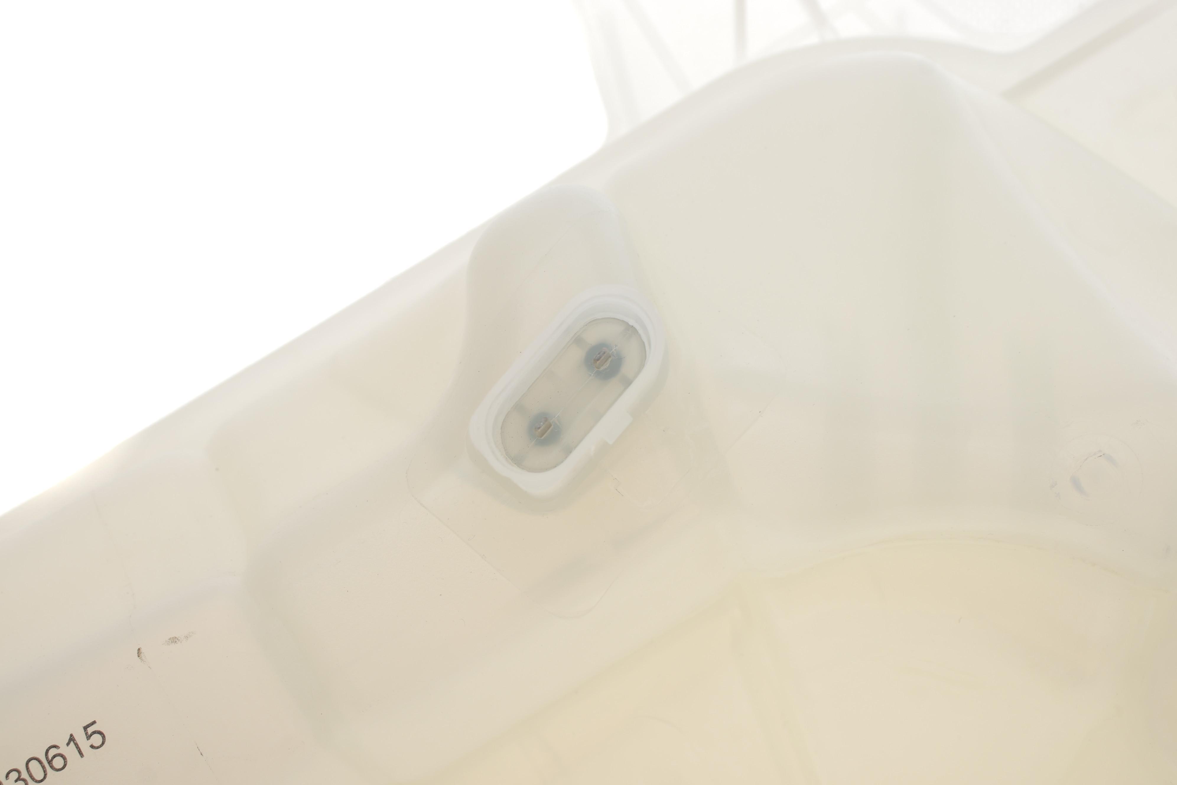 Бачок розширювальний Audi A4 1.9-2.0TDI/2.0-3.0 01-08