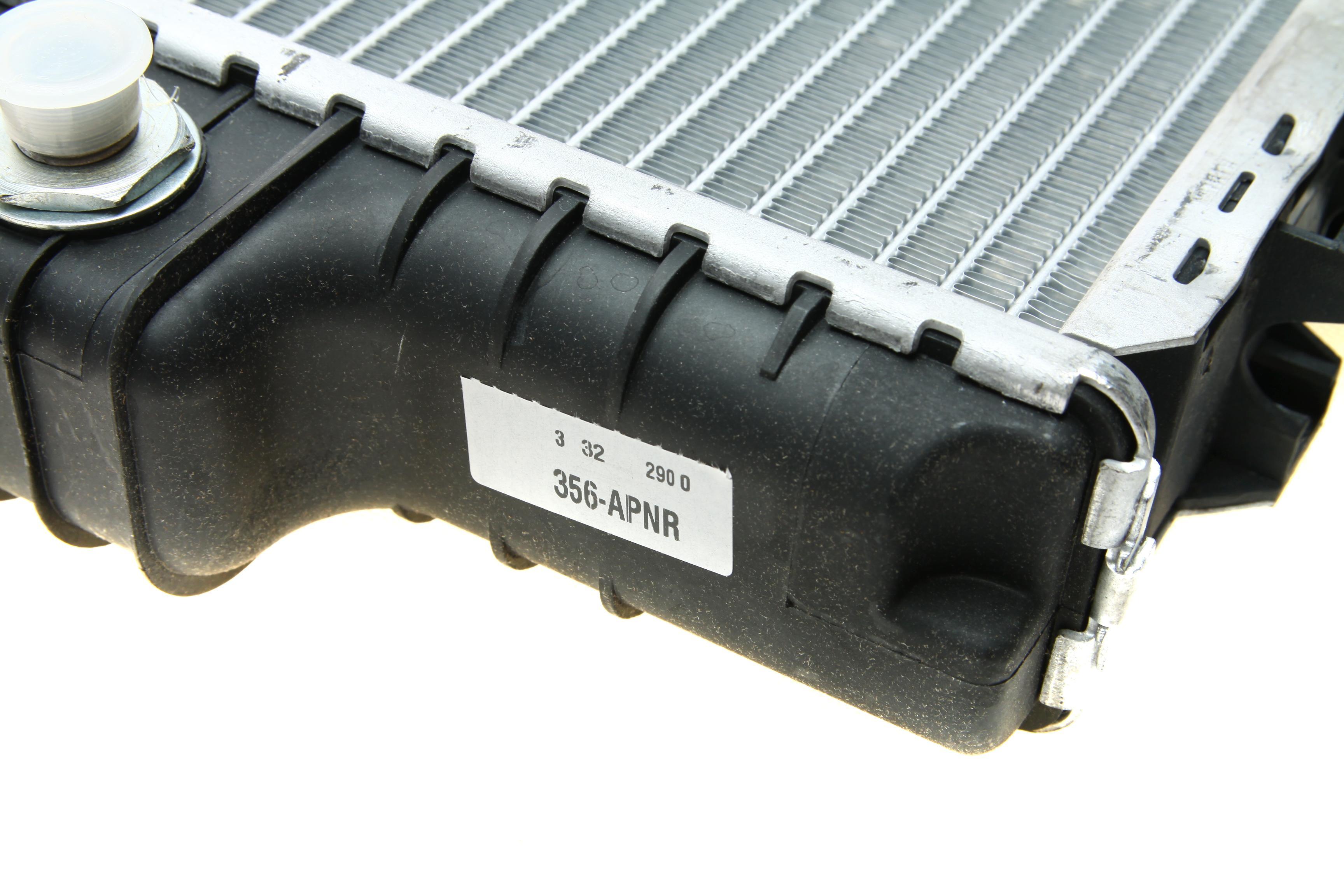 Радіатор охолодження MB E-class (W210) 2.8/3.2 95-097 (M104)