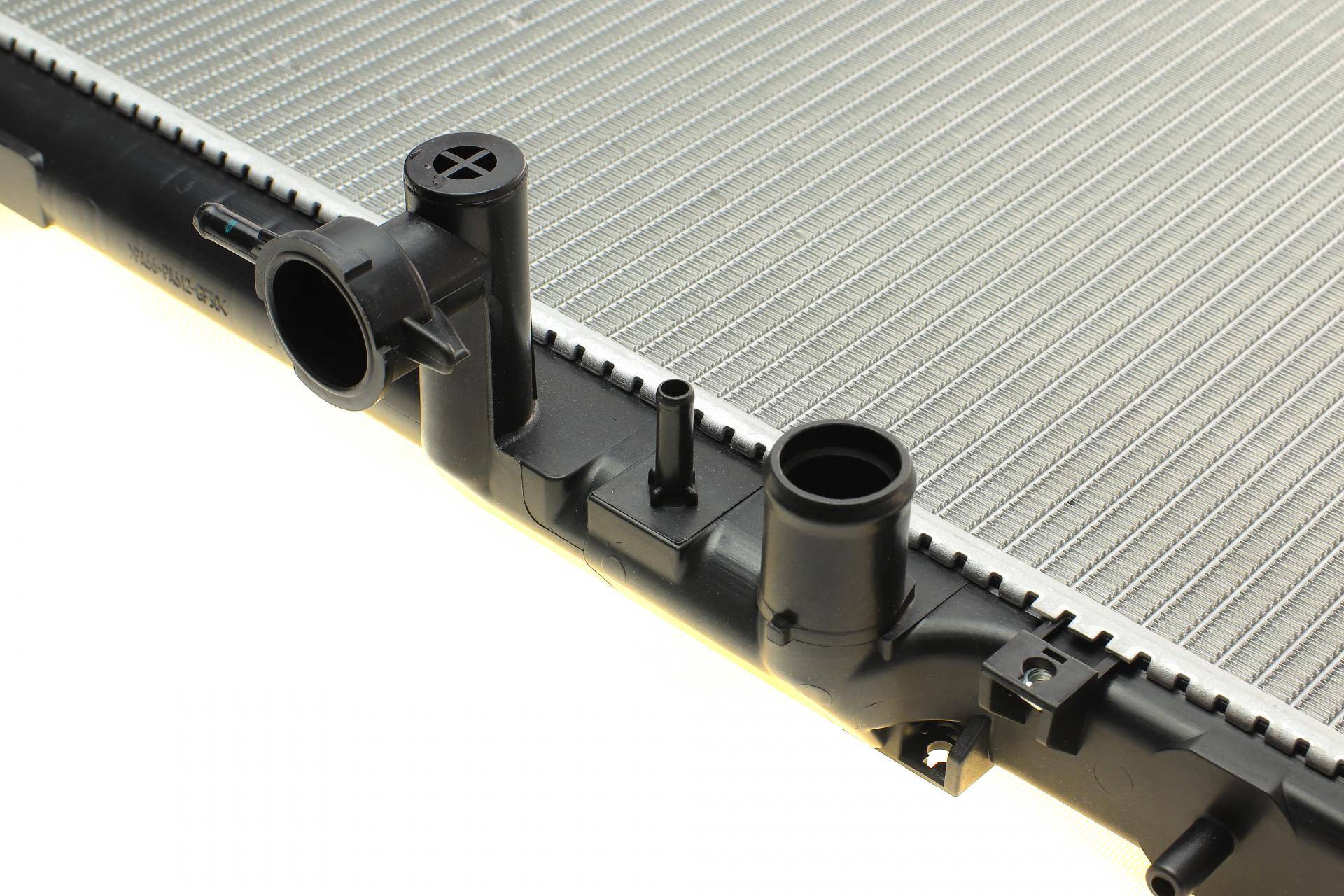 Радіатор охолодження Mazda 2.0 02-07