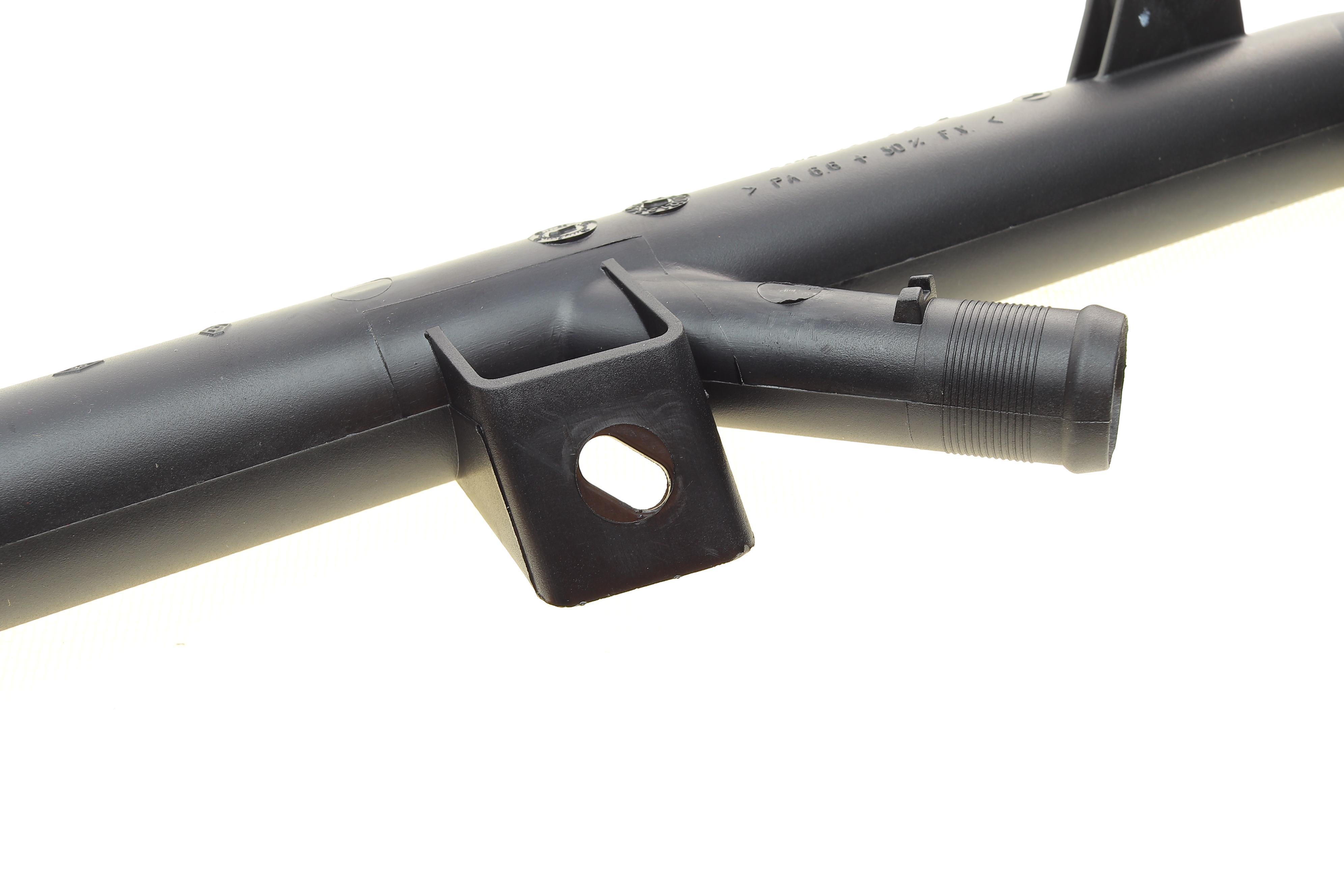 Патрубок системи охолодження Renault Kangoo 1.6 16V 01-