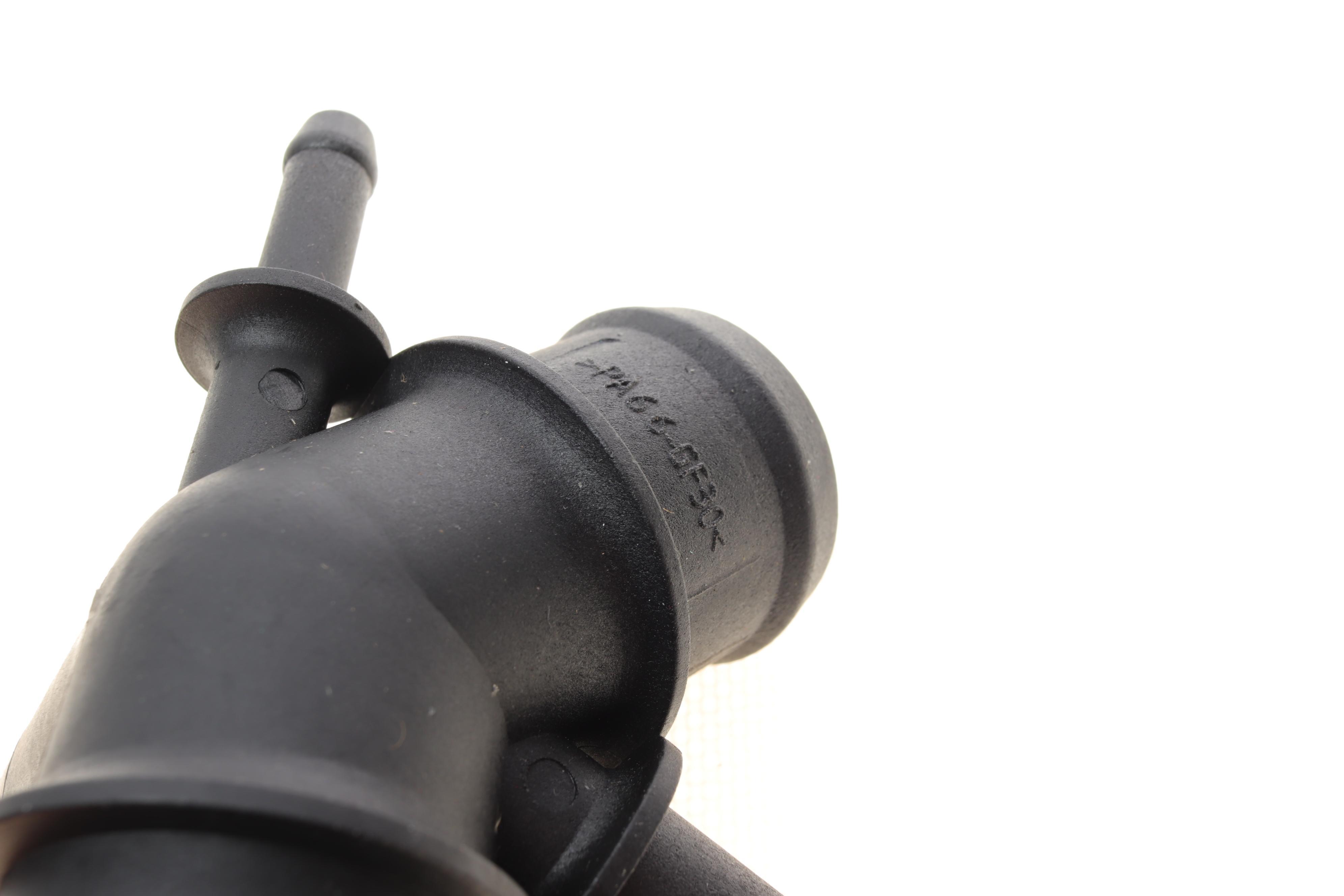 Фланець системи охолодження VW Bora/ Golf IV 98 05