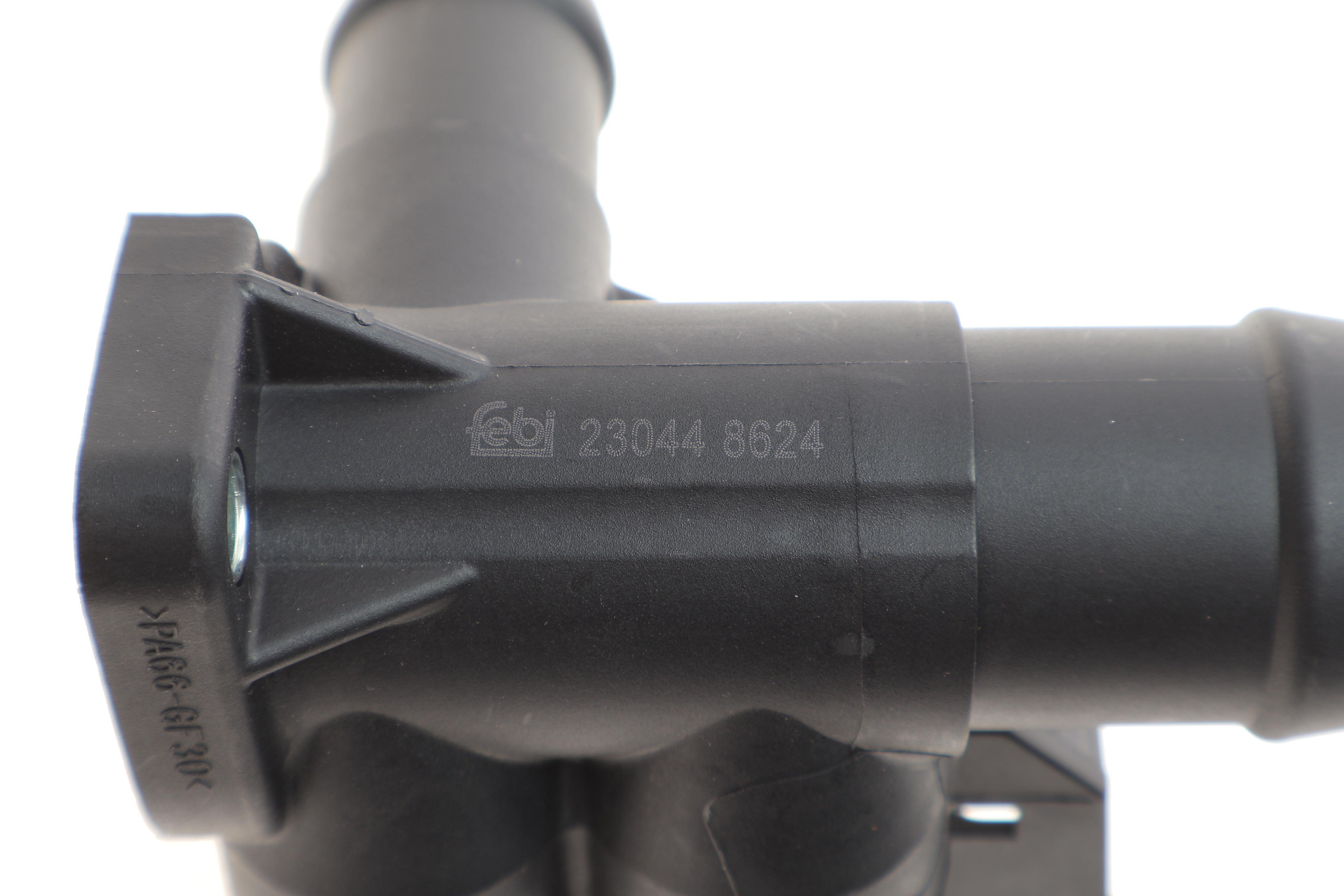 Фланець системи охолодження Audi 80/100/A6 1.6/2.0i 90-98