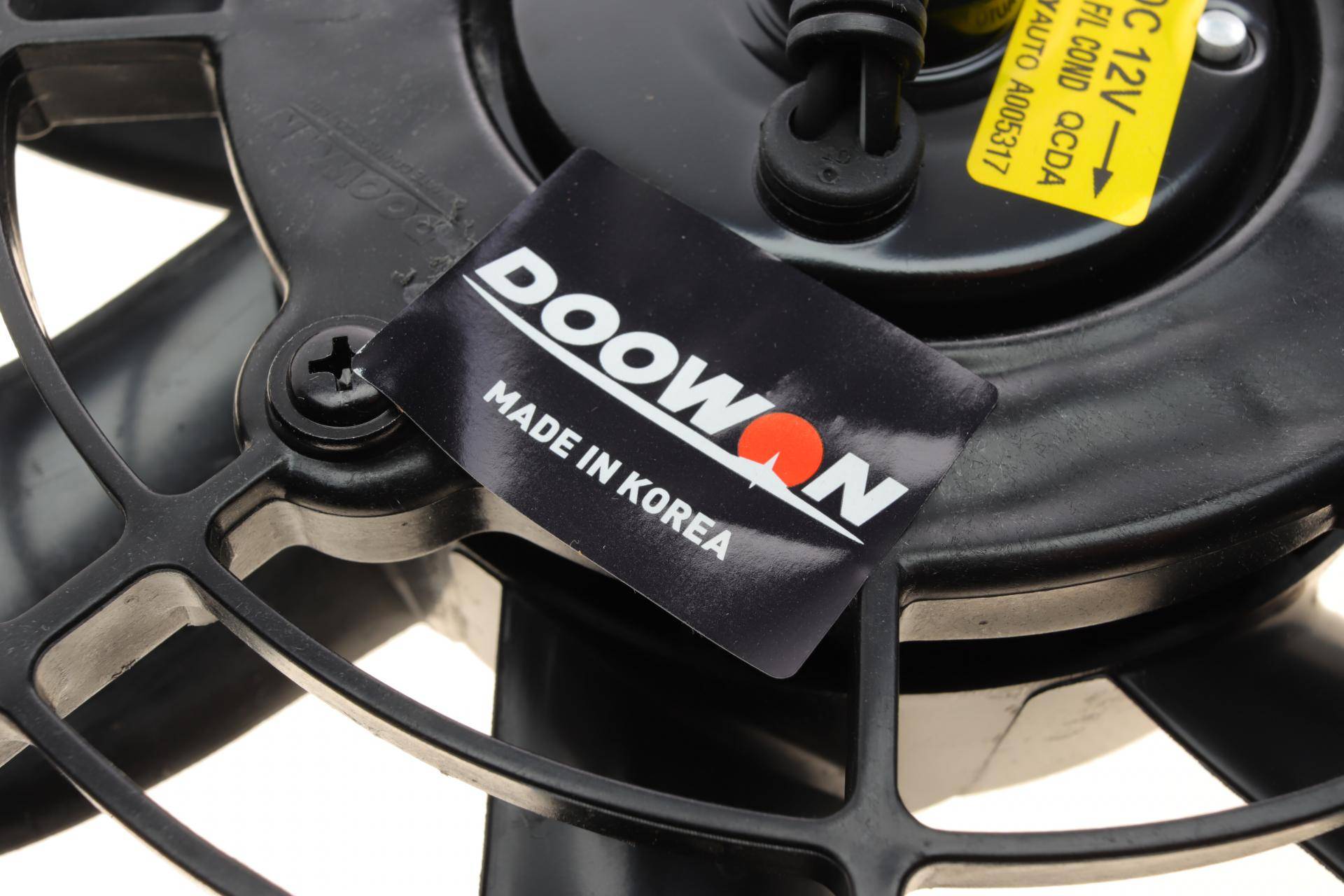 Вентилятор радіатора Kia Sorento 2.5CRDi 02- (з дифузором)