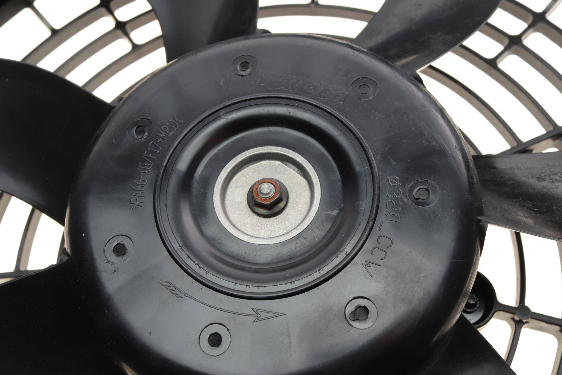 Вентилятор радіатора Kia Sorento 2.5CRDi 02- (з дифузором)