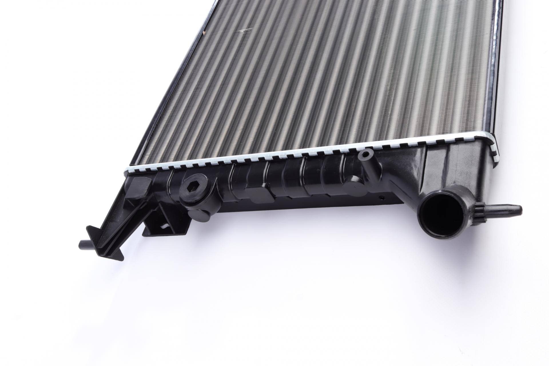 Радіатор охолодження Opel Vectra 95-03