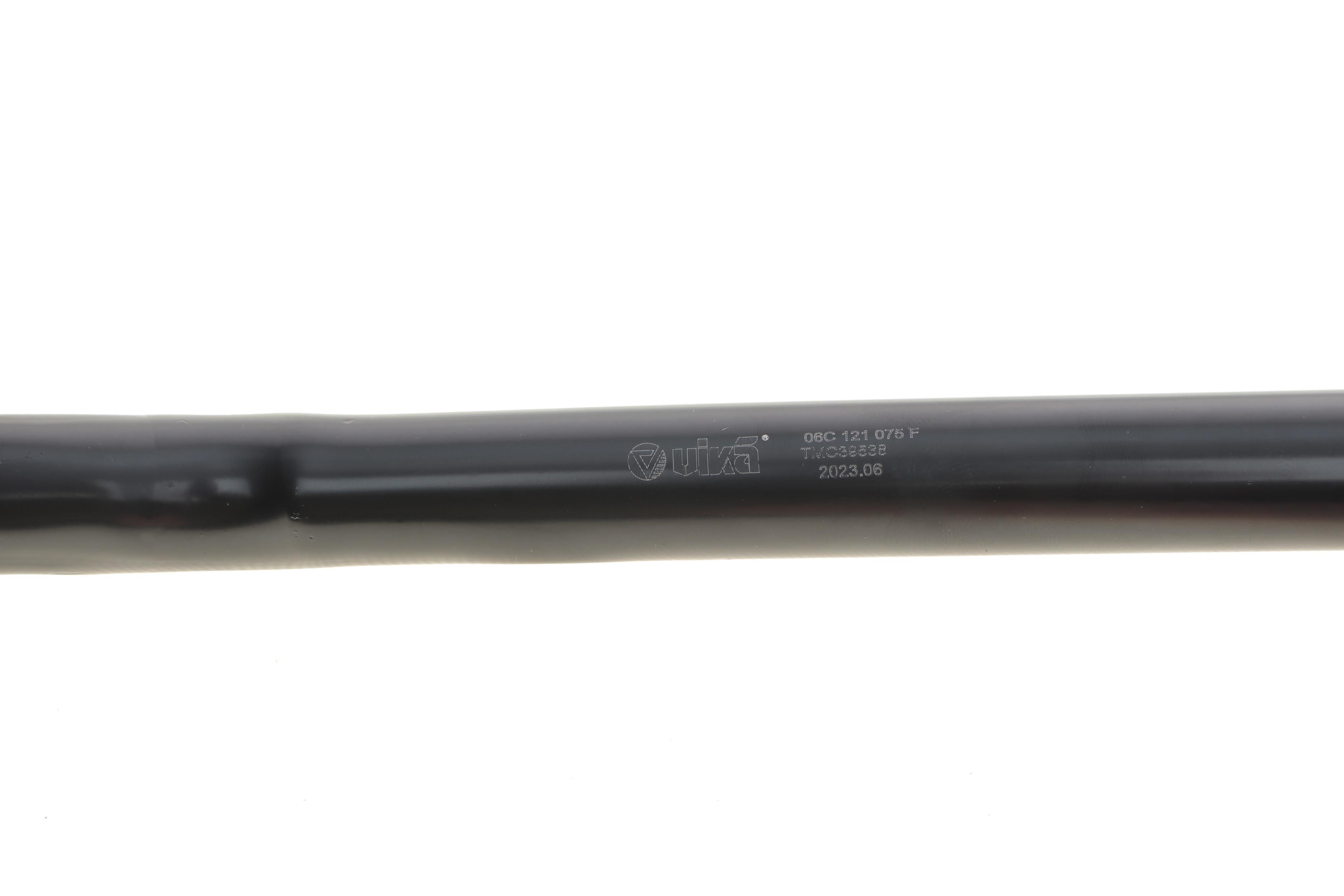 Патрубок системи охолодження Audi A4/A6/A8 00-06