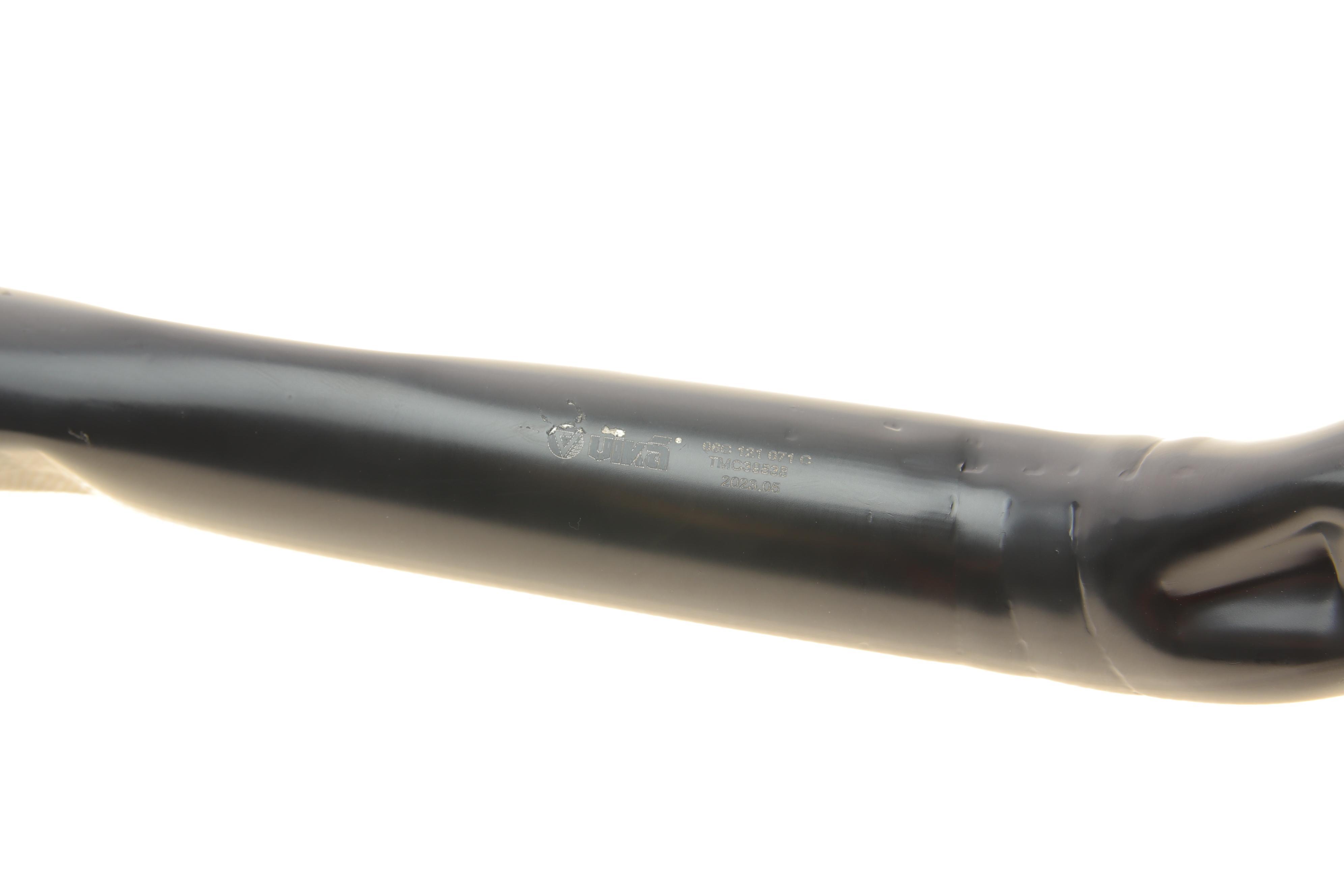 Патрубок системи охолодження Audi A4/A6/A8 1.8T/3.0 00-06