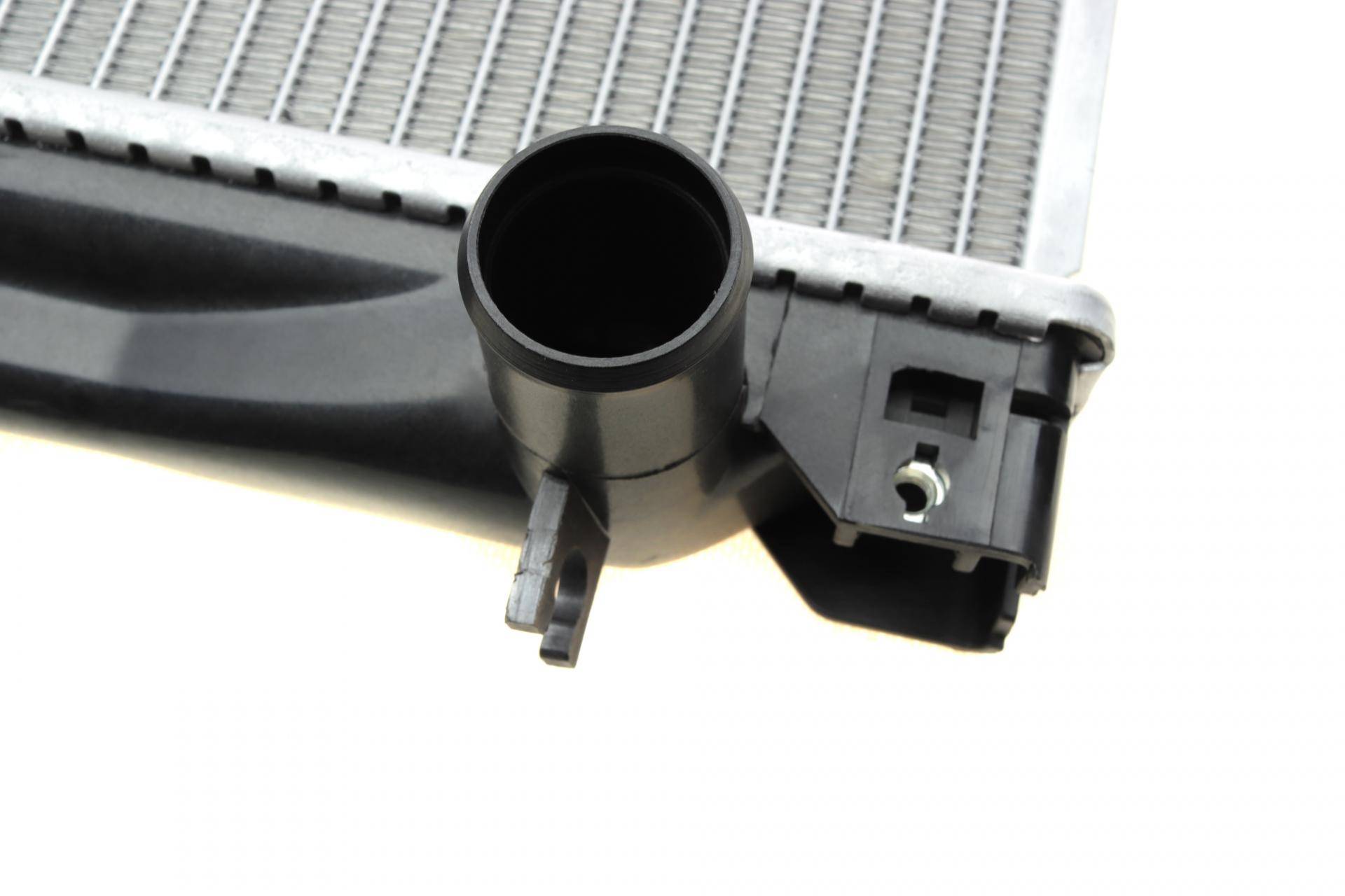 Радіатор охолодження Suzuki Grand Vitara/Vitara 2.0/2.5 94-03