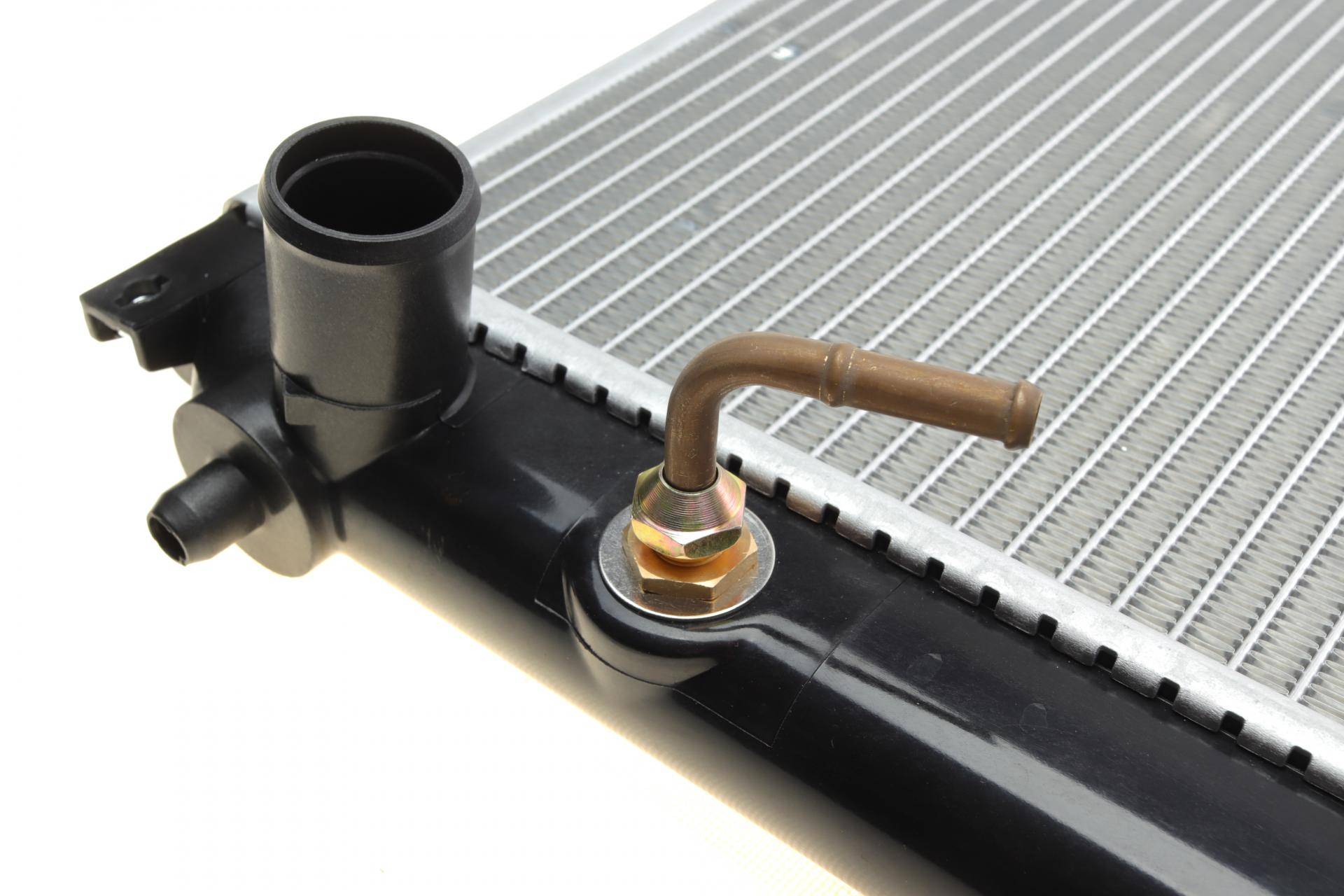 Радіатор охолодження Suzuki Grand Vitara/Vitara 2.0/2.5 94-03