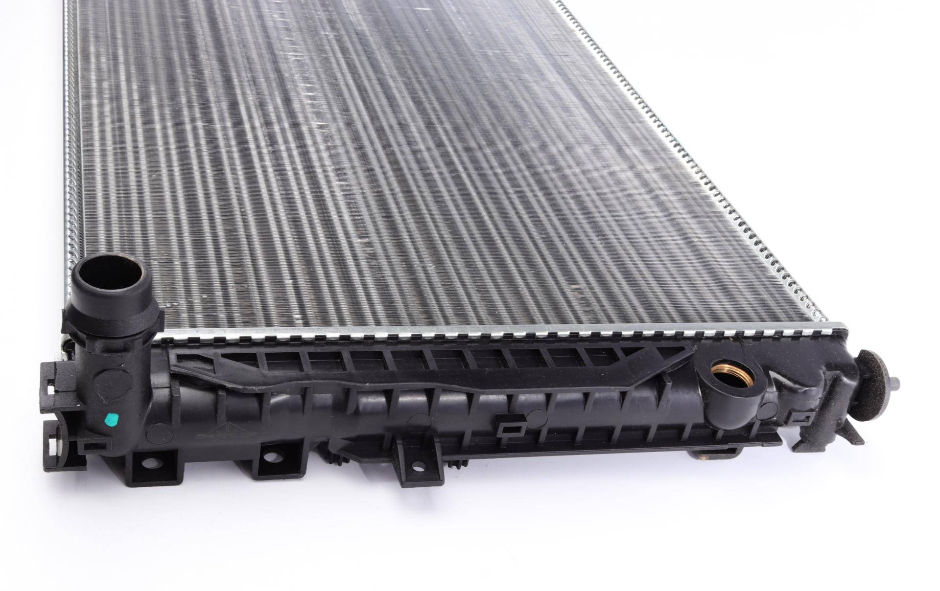 Радіатор охолодження Audi A4/A6/VW Passat 2.5TDI 00-05 (Економ-клас)