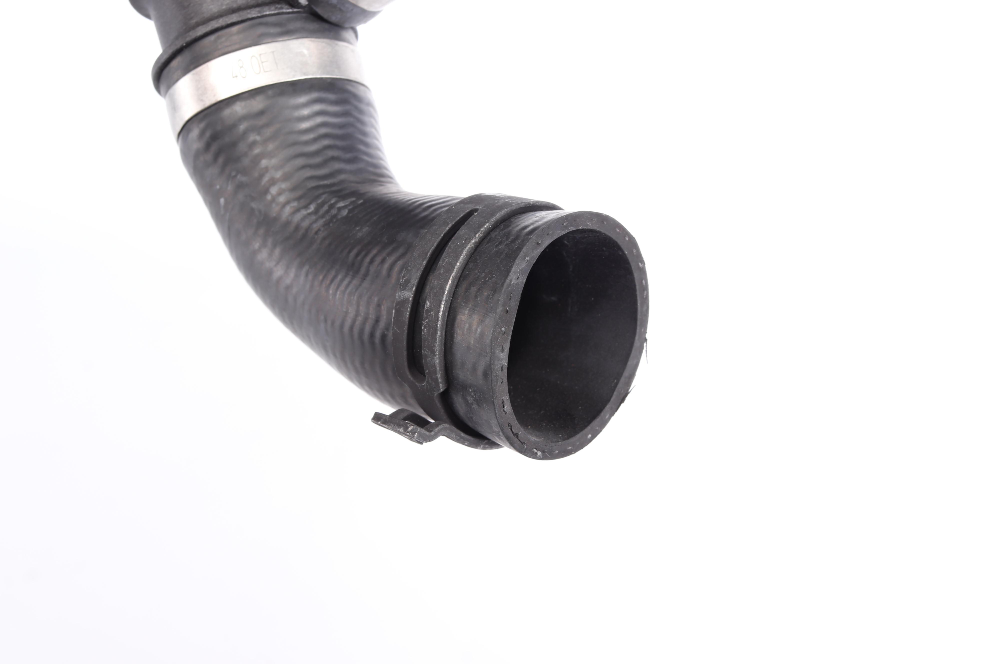 Патрубок системи охолодження MB M-class (W164) 05-11 (знизу)