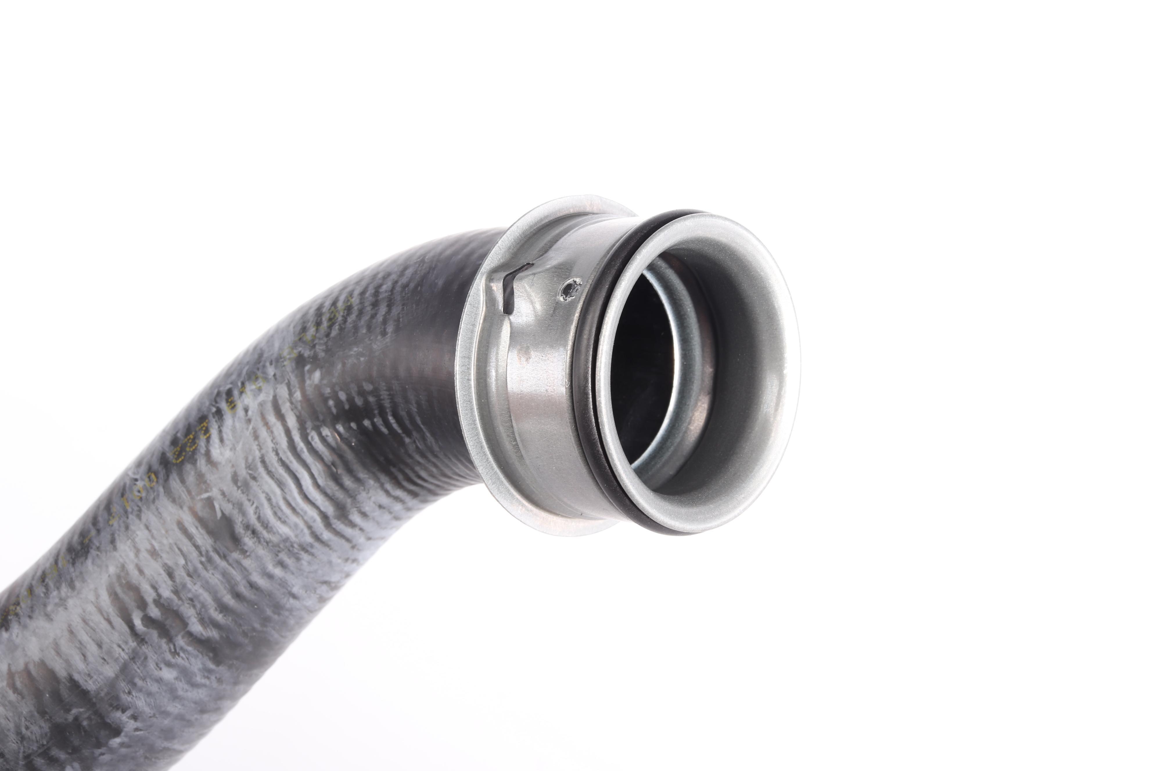 Патрубок системи охолодження MB M-class (W164) 05-11 (знизу)