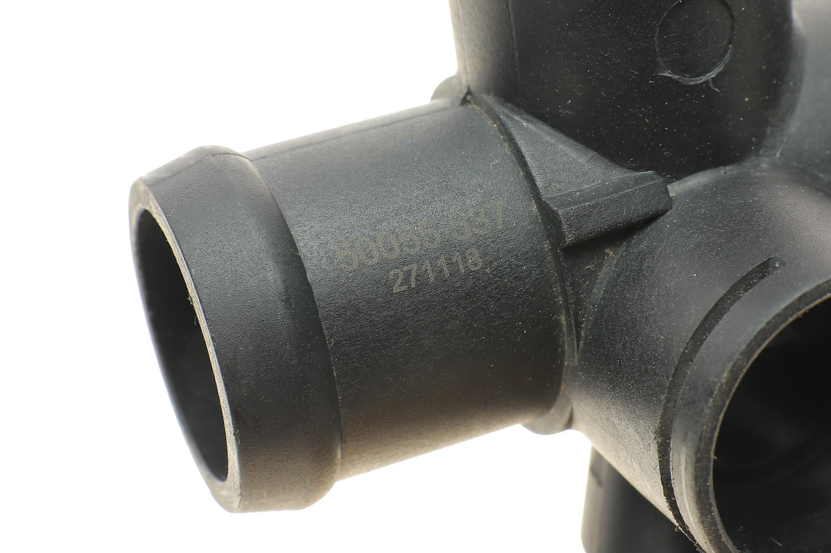 Фланець системи охолодження VW Golf III/IV/Passat 88-02