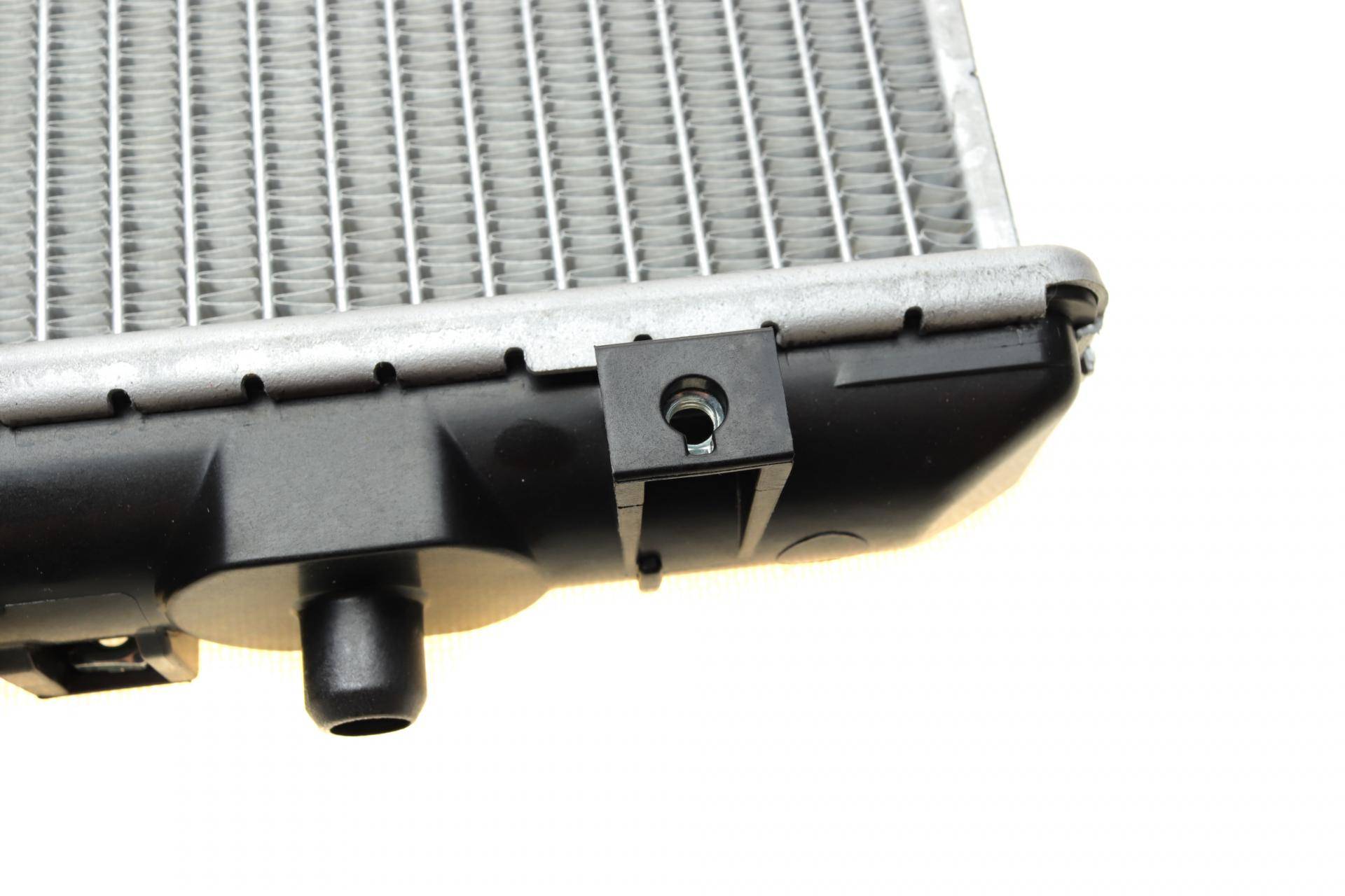 Радіатор охолодження Suzuki Swift 1.3-1.6 05-